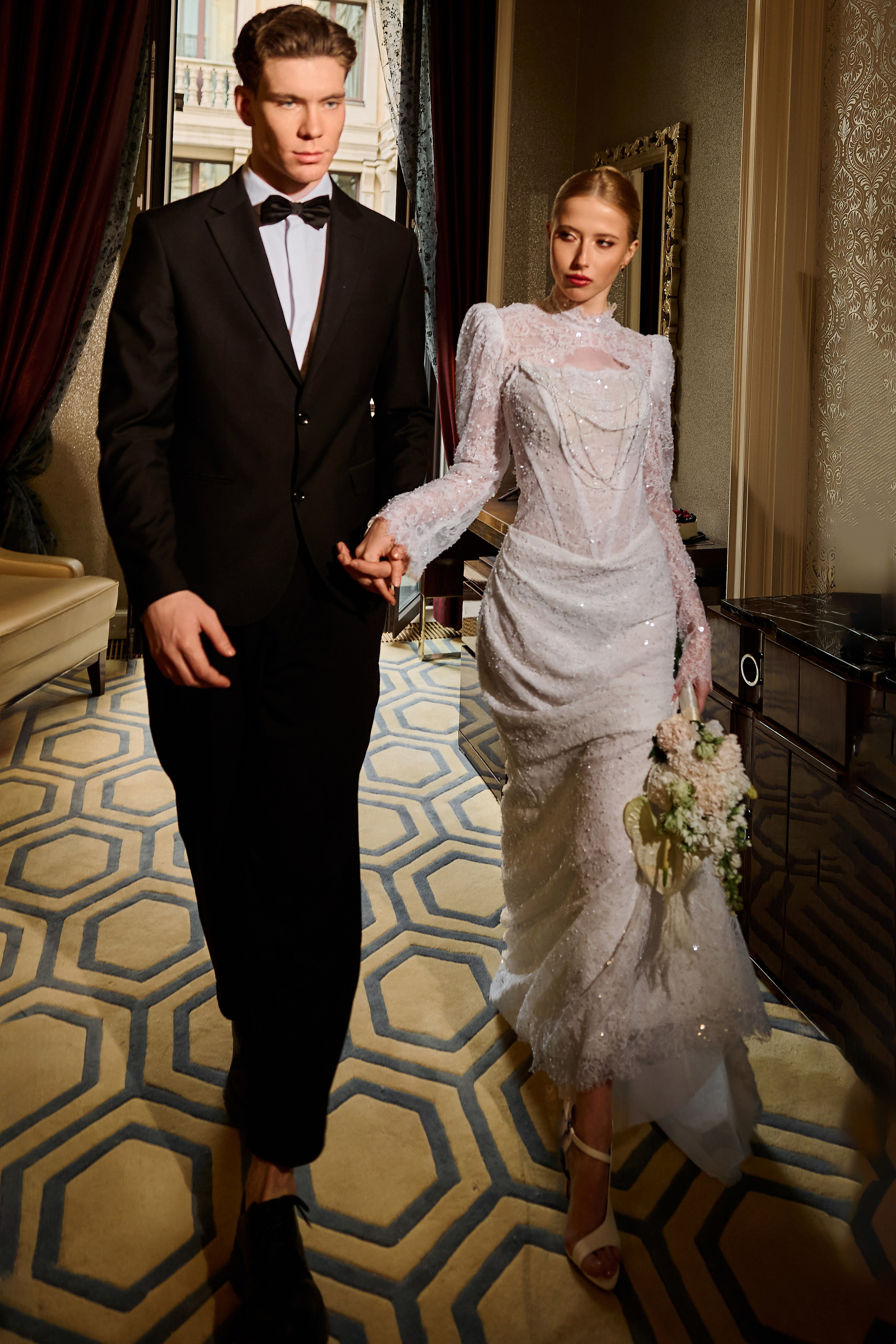 Вадим и Алина. Сборы в отеле St Regis. Свадебный фотограф в Москве и Подмосковье