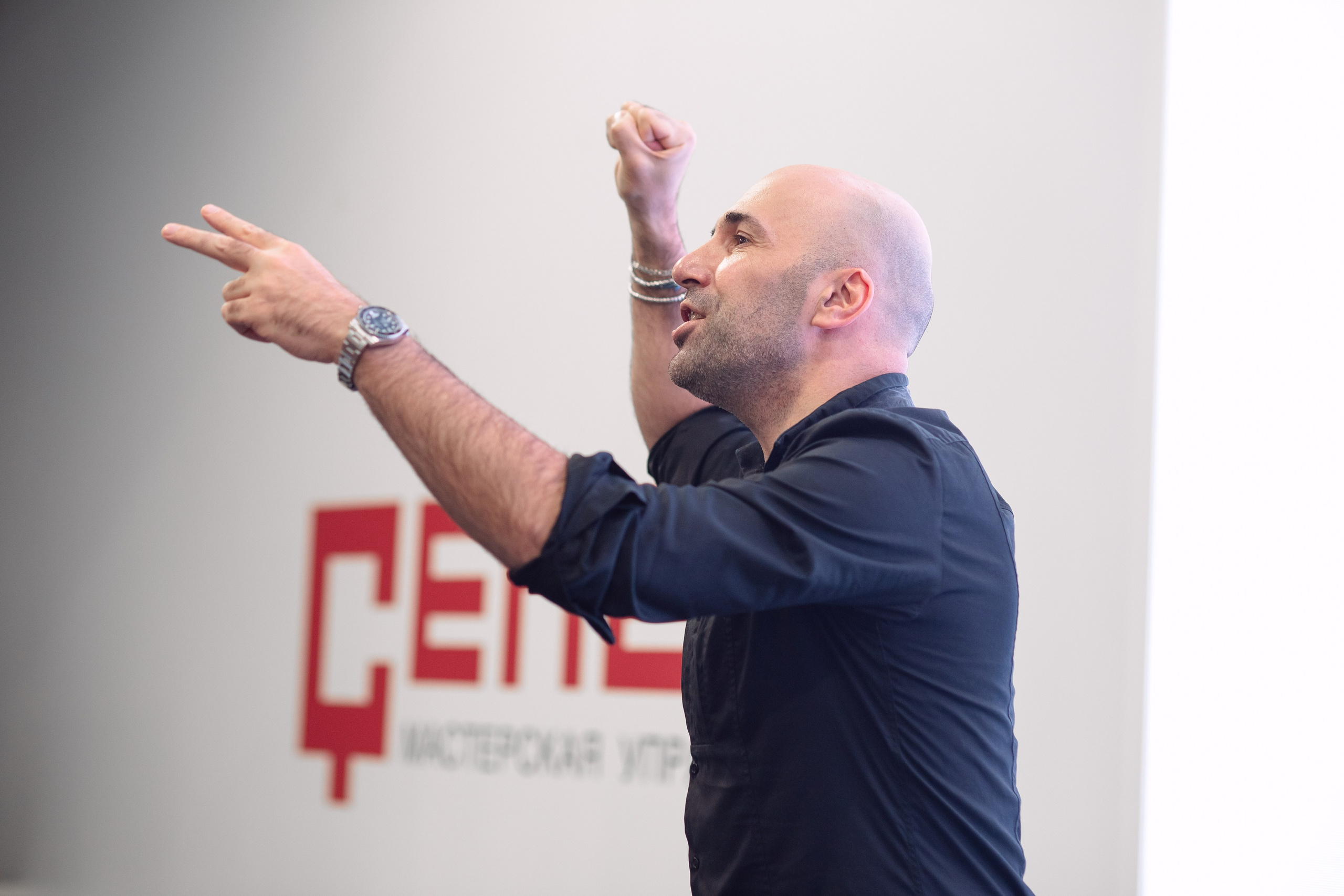 Утренняя зарядка с Евгением Папунаишвили.