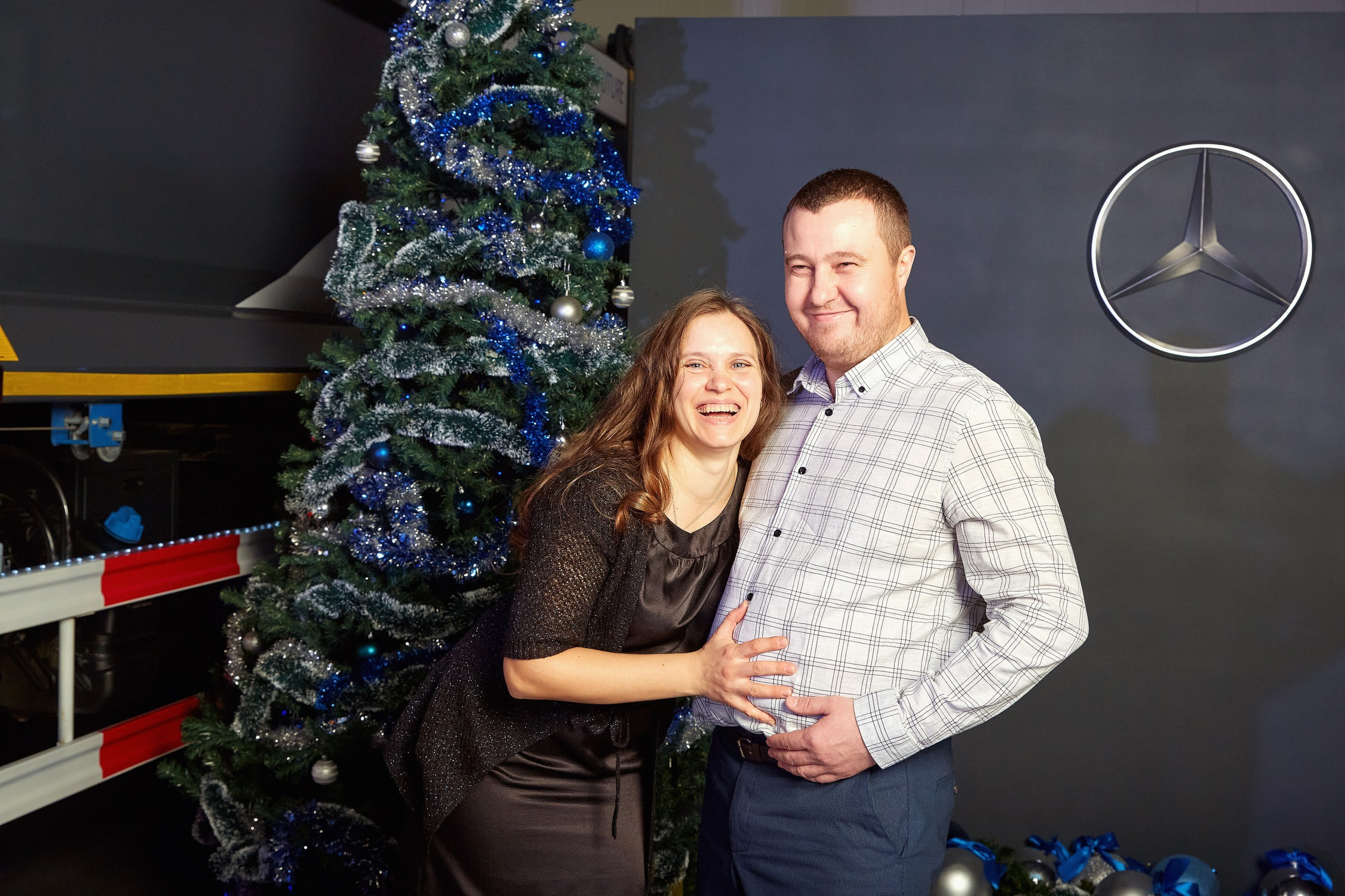 Транс-Инвест / Новогодний корпоратив на территории автосалона. Антон Артюшин, портретный фотограф. Москва