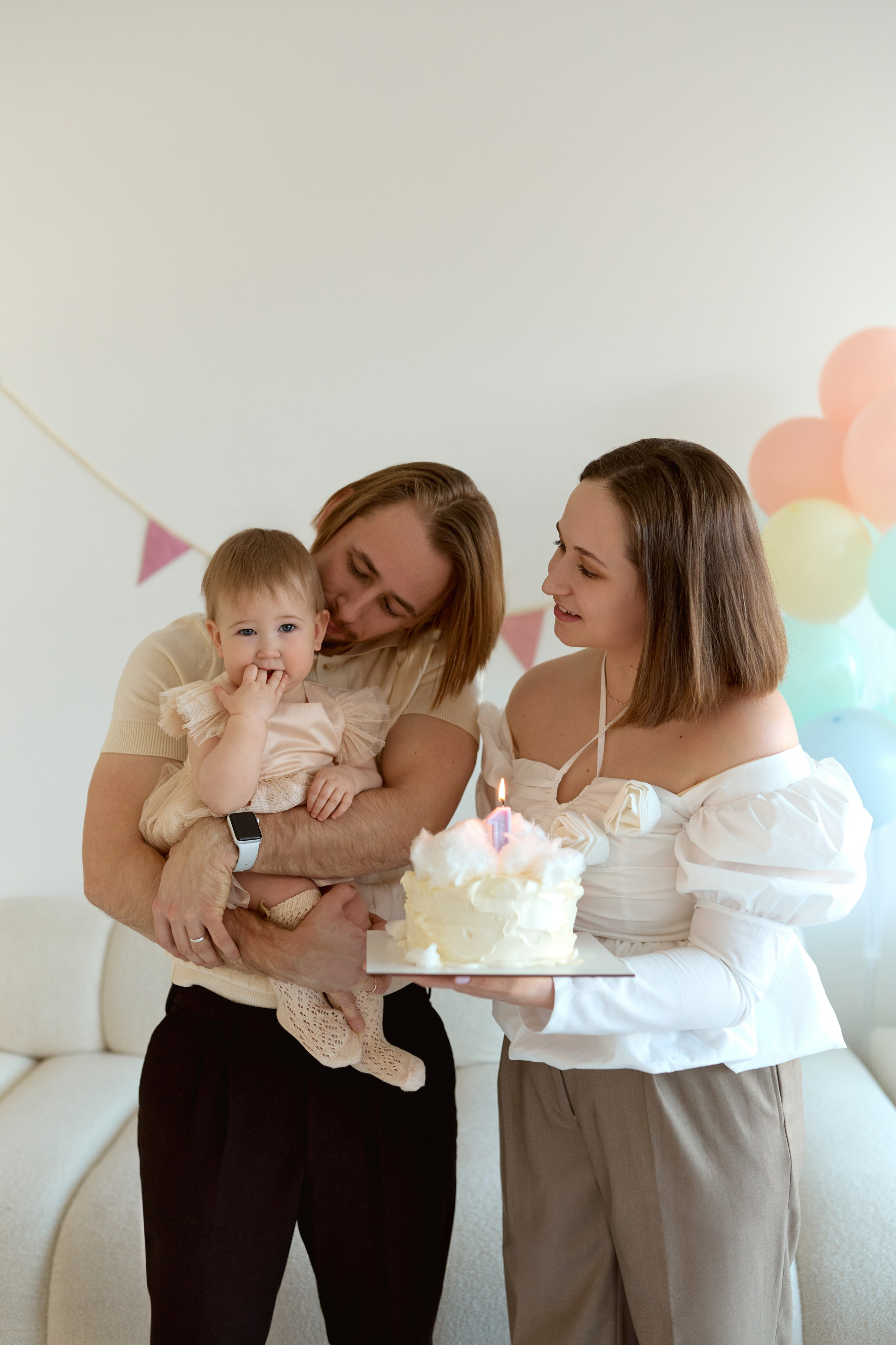 Семейная фотосессия на день рождения ребенка. Сестры Карабаза. Фотографы и ретушеры в Москве и Санкт-Петербурге