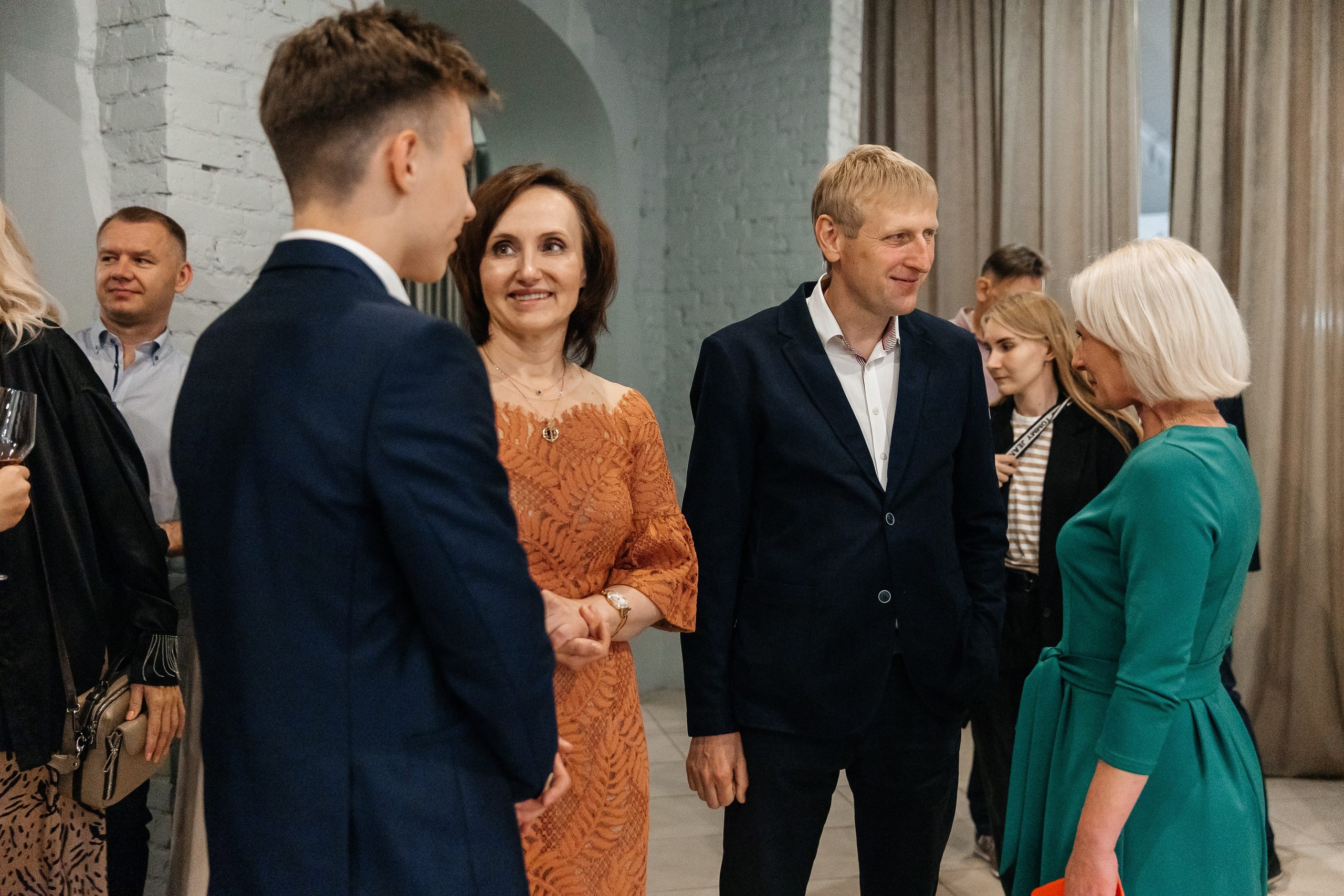 2023-06-23 Выпускной МБОУ СОШ № 10. Фотограф в Красноярске