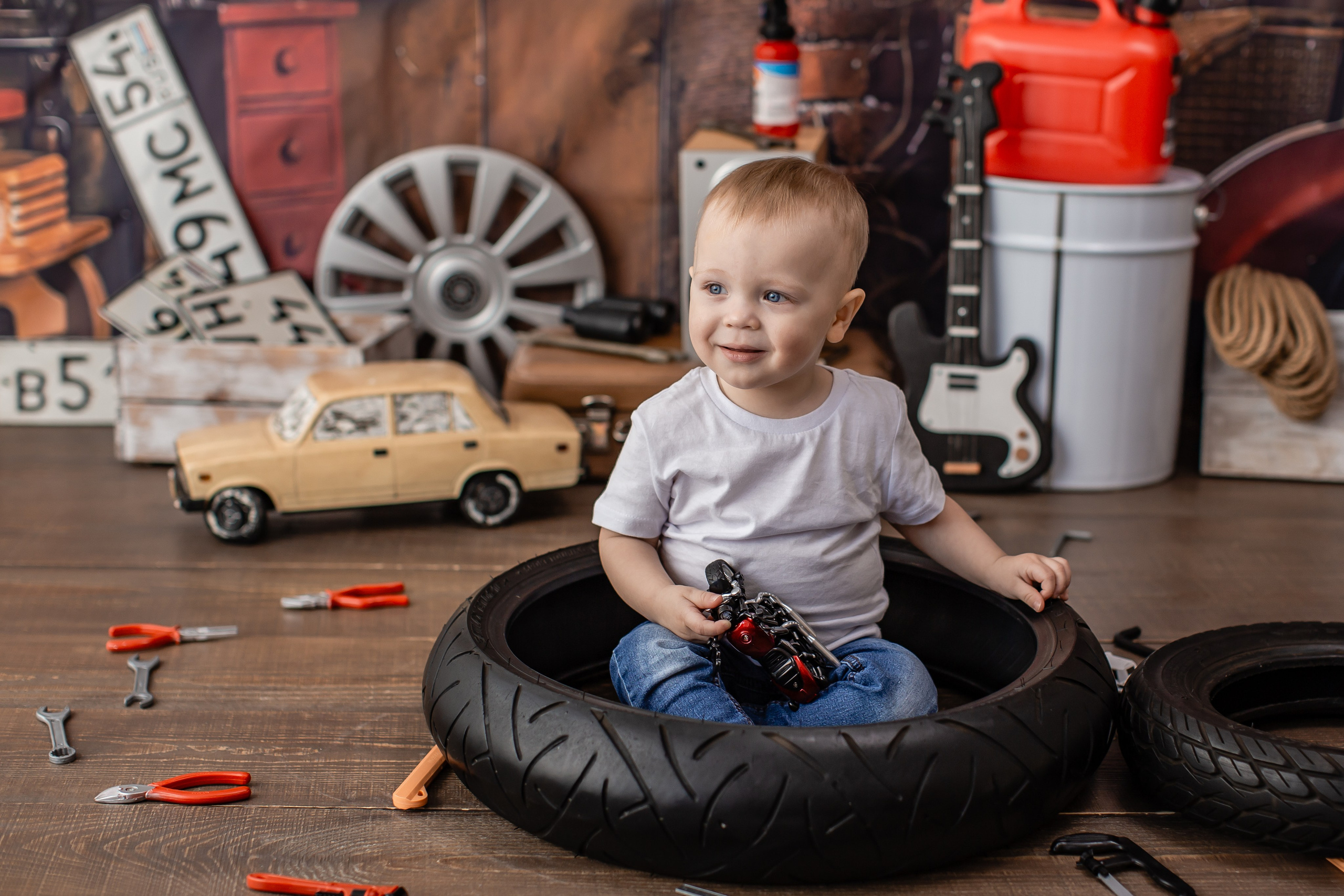 Фотодень " ГАРАЖ «(для 1-4 года) 20.09.26 г запись идёт. Детский семейный фотограф на первый годик город Новосибирск Дымова Светлана пакеты всё включено 1-3 года