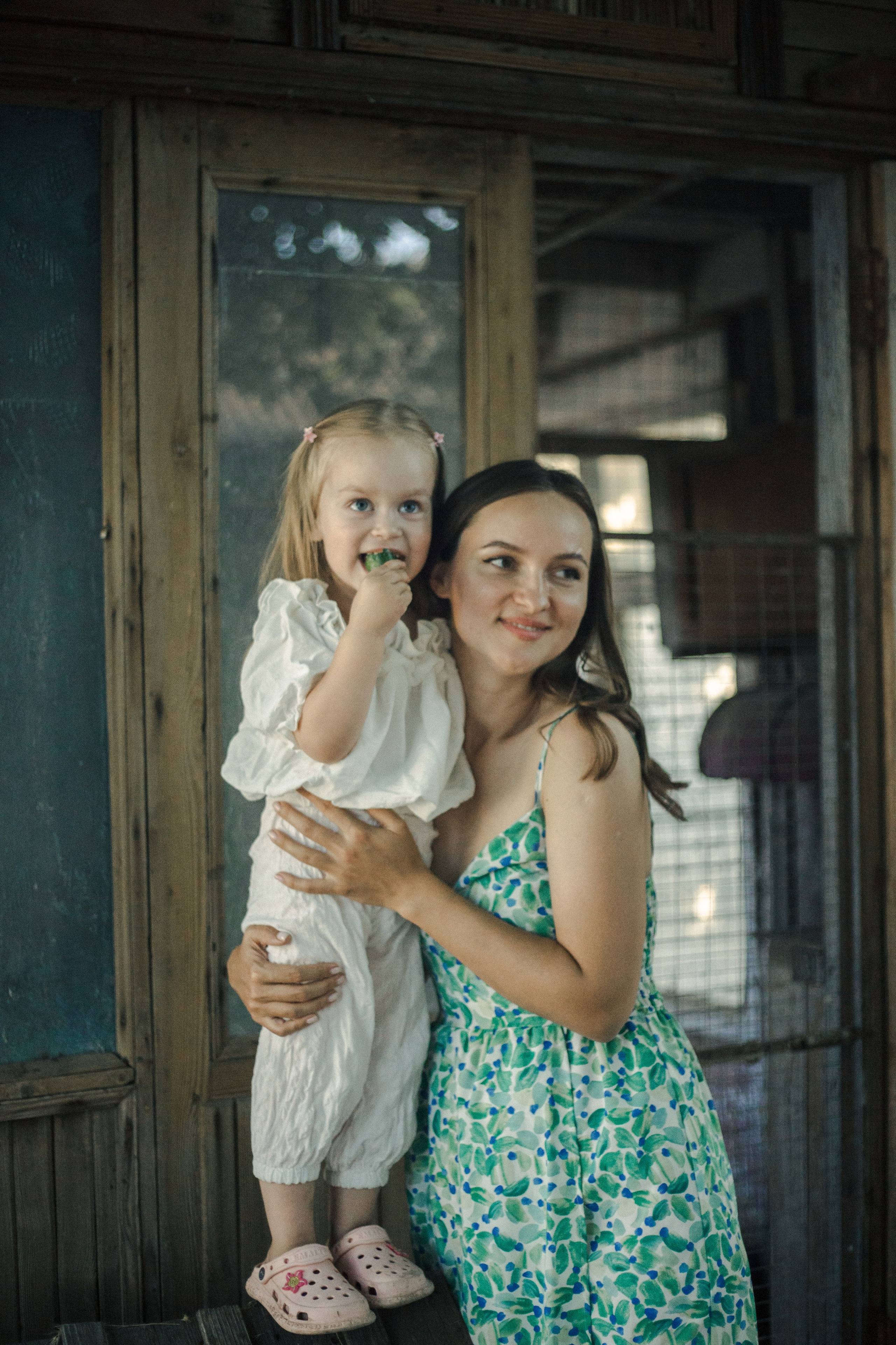 У бабушки в саду. Елизавета и Мария. Фотограф в Ростове-на-Дону и Краснодаре Елизавета Киселёва