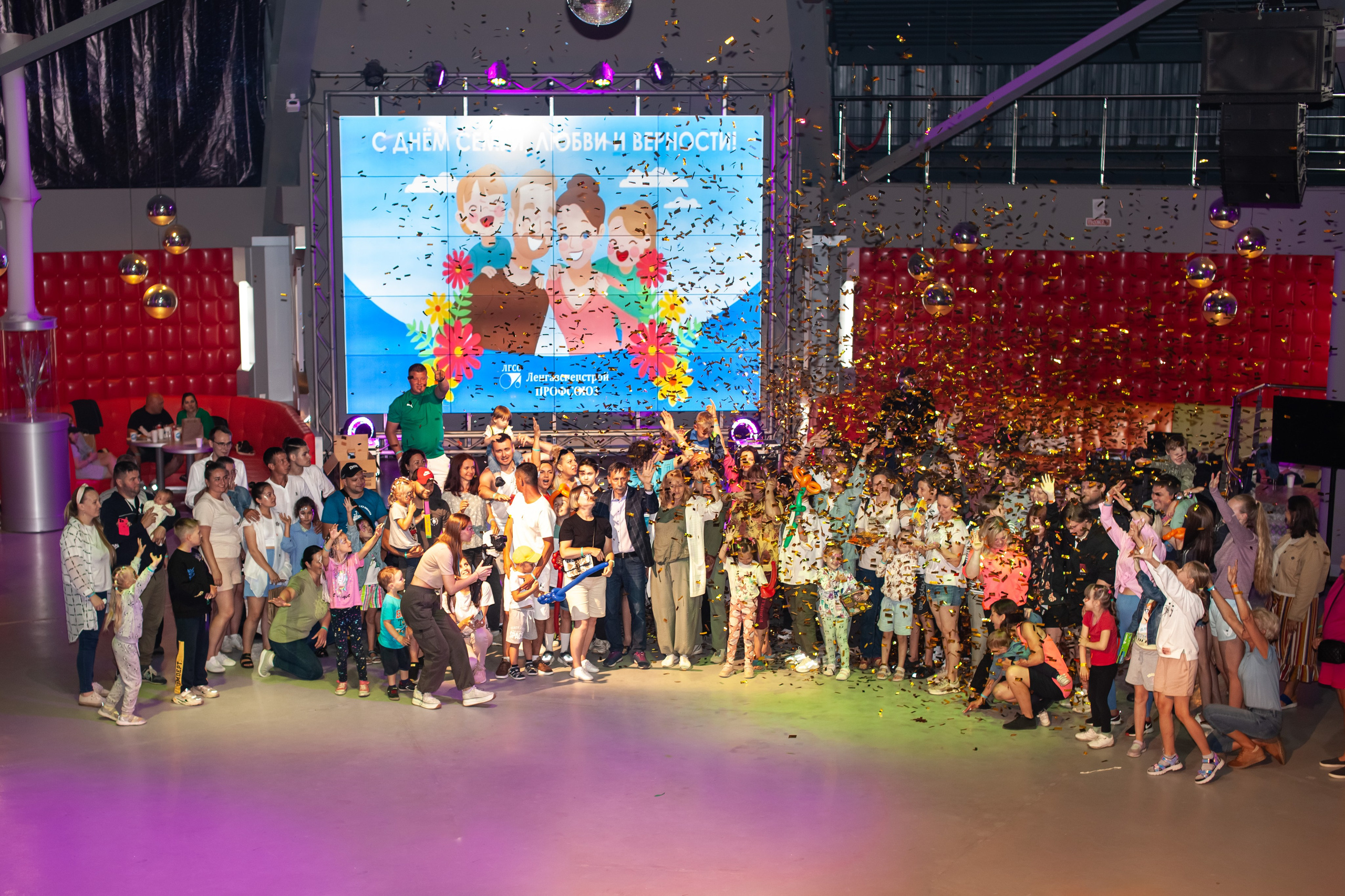 Ленгазспецстрой — День семьи. Двойняшки-фотографы Анна и Анастасия в Санкт-Петербурге