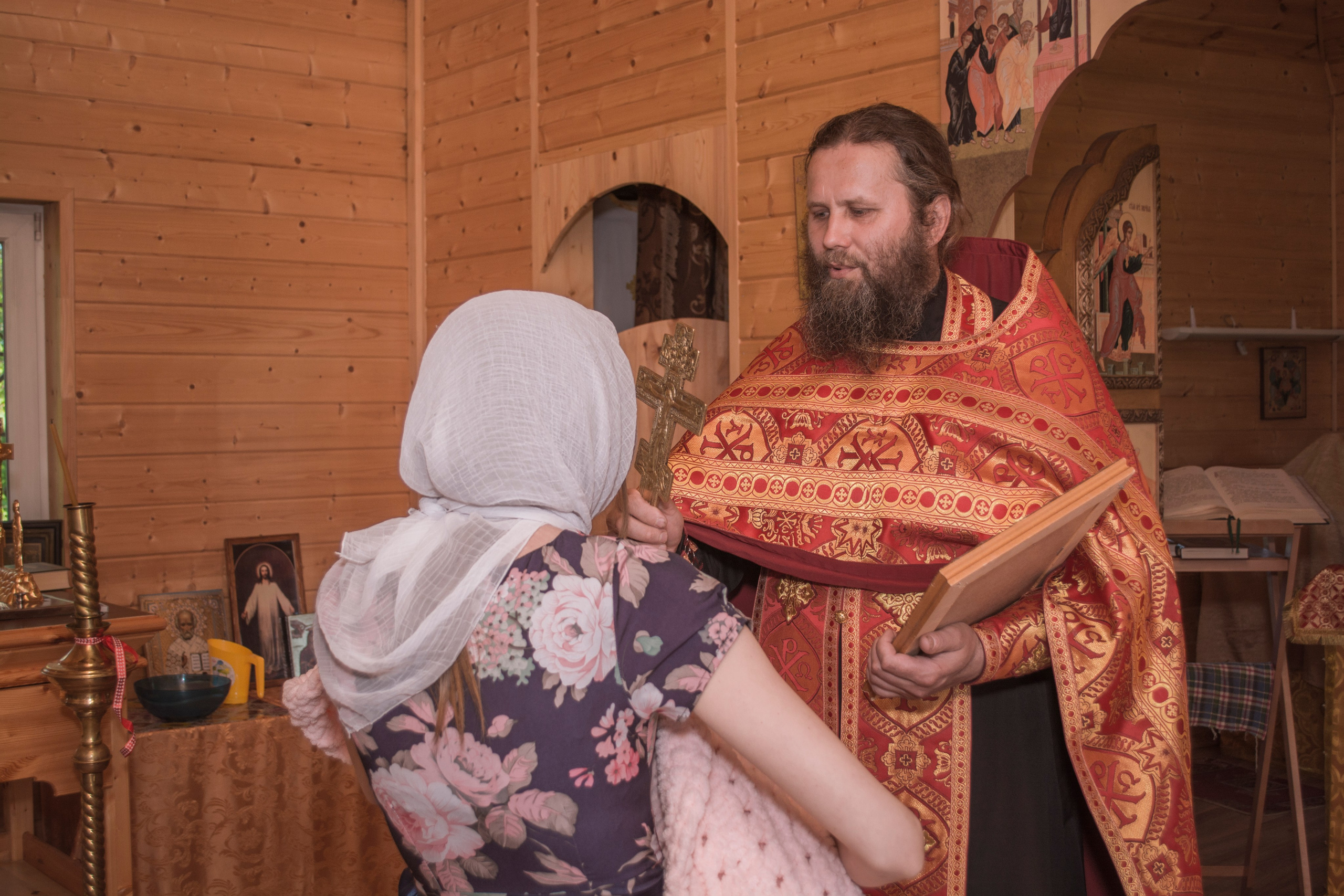 Крещение Василисы в храме Николая Чудотворца в д. Старый погост. Фотограф Евгений Егоров