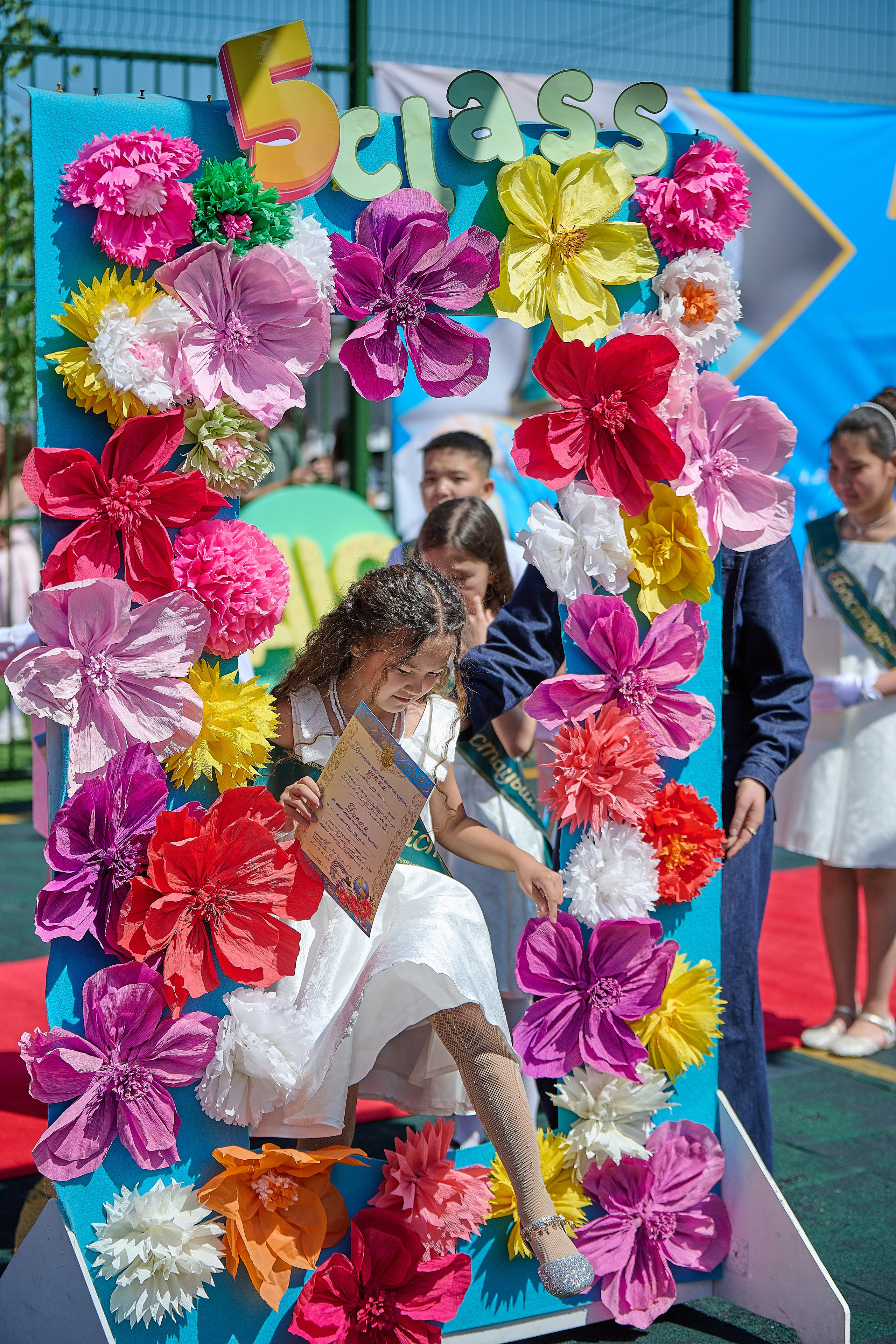Линейка в школа Abai International school. Фотограф в Алматы Егор Поленов