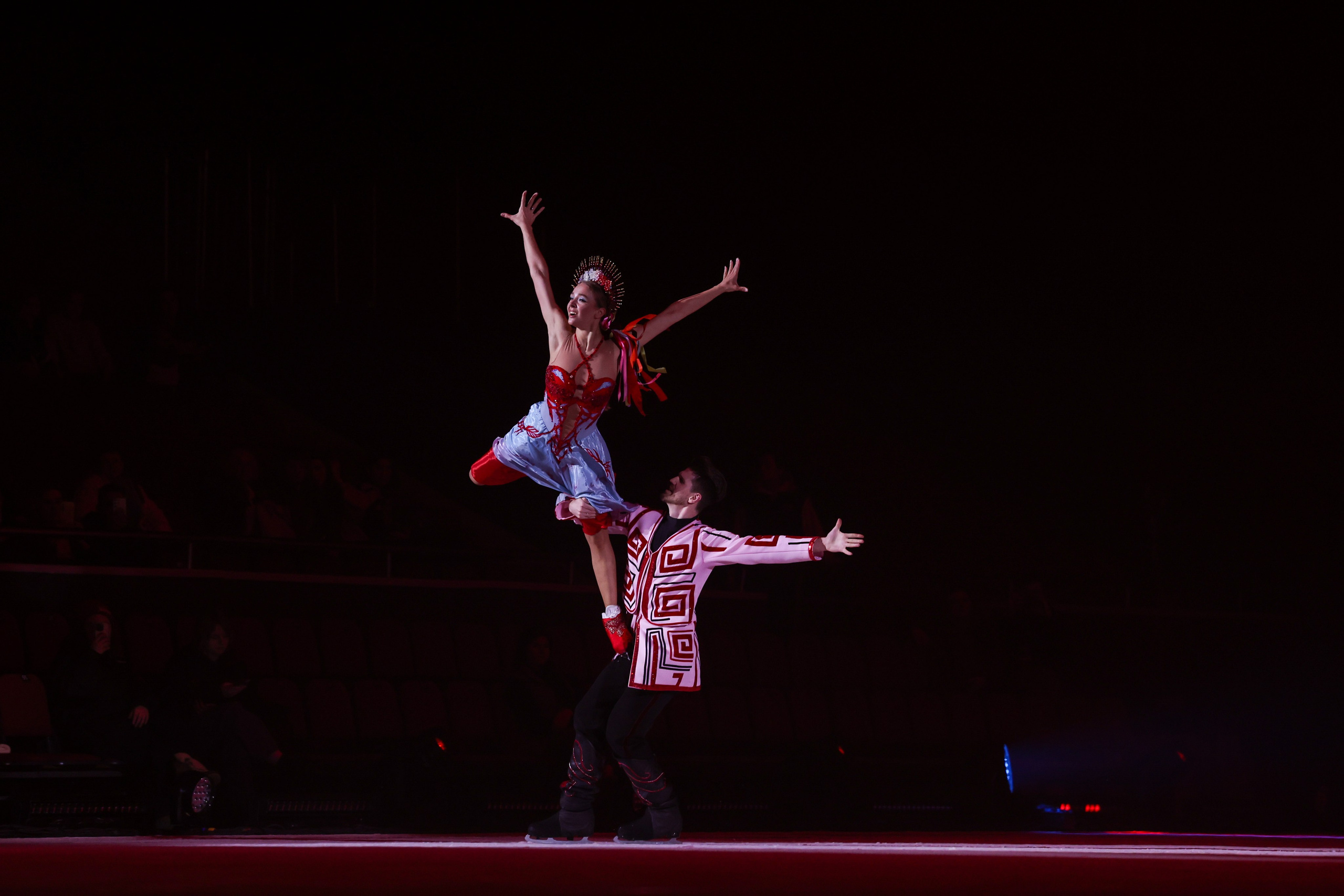 «Вечера на хуторе» ледовое шоу 25.12.2025. Спортивный и репортажный фотограф Антон Тереханов