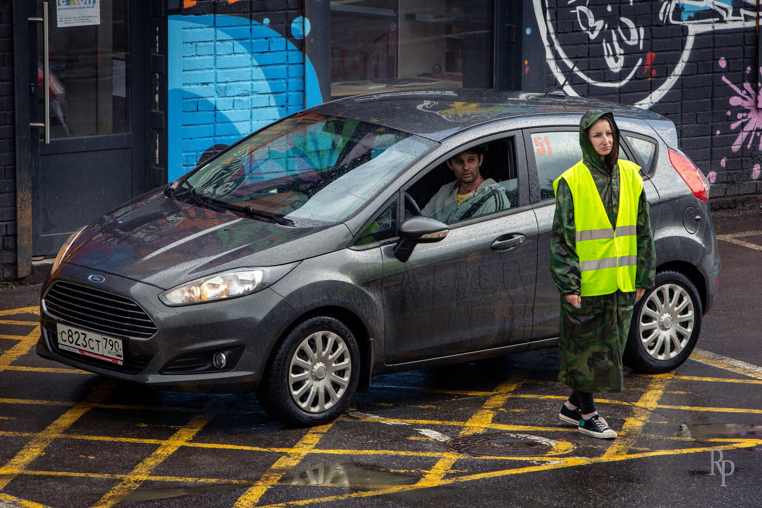 SHOWDOWN. Rusty Photographer