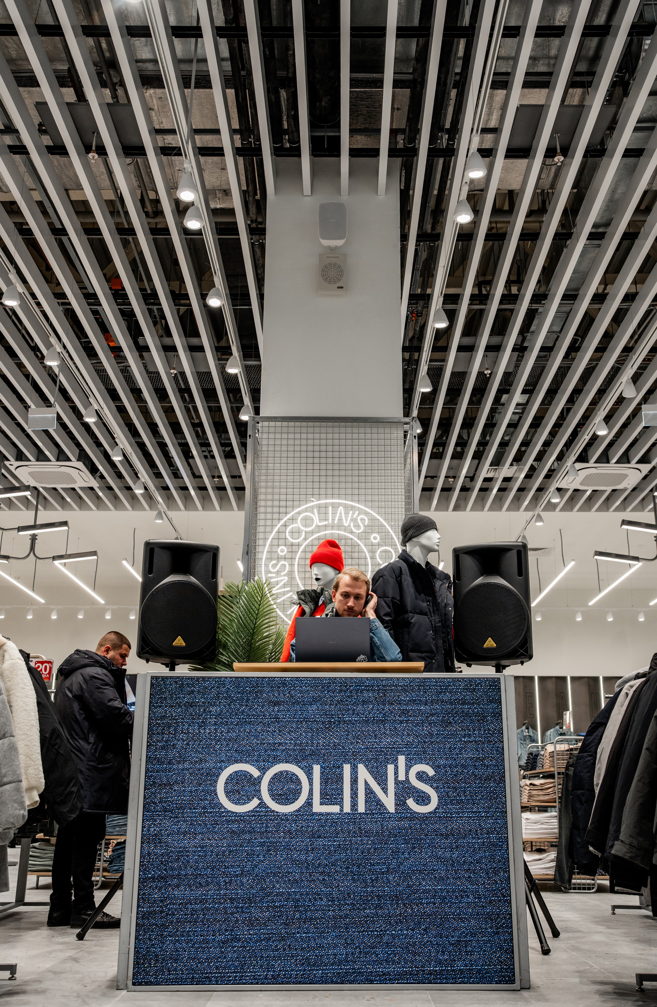 Открытие павильона Colin's в ТРЦ «Планета». Репортажный фотограф Красноярск