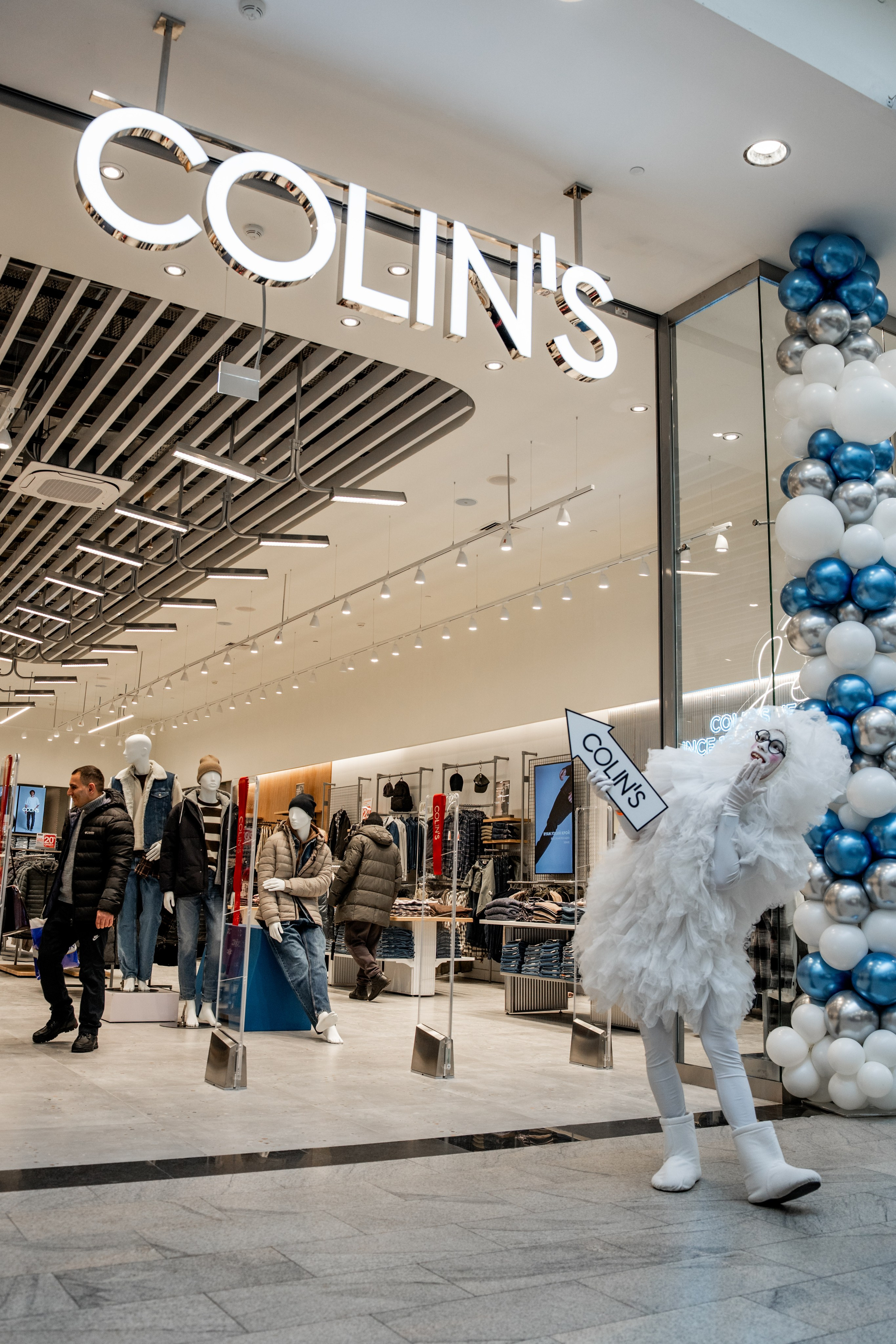 Открытие павильона Colin's в ТРЦ «Планета». Репортажный фотограф Красноярск