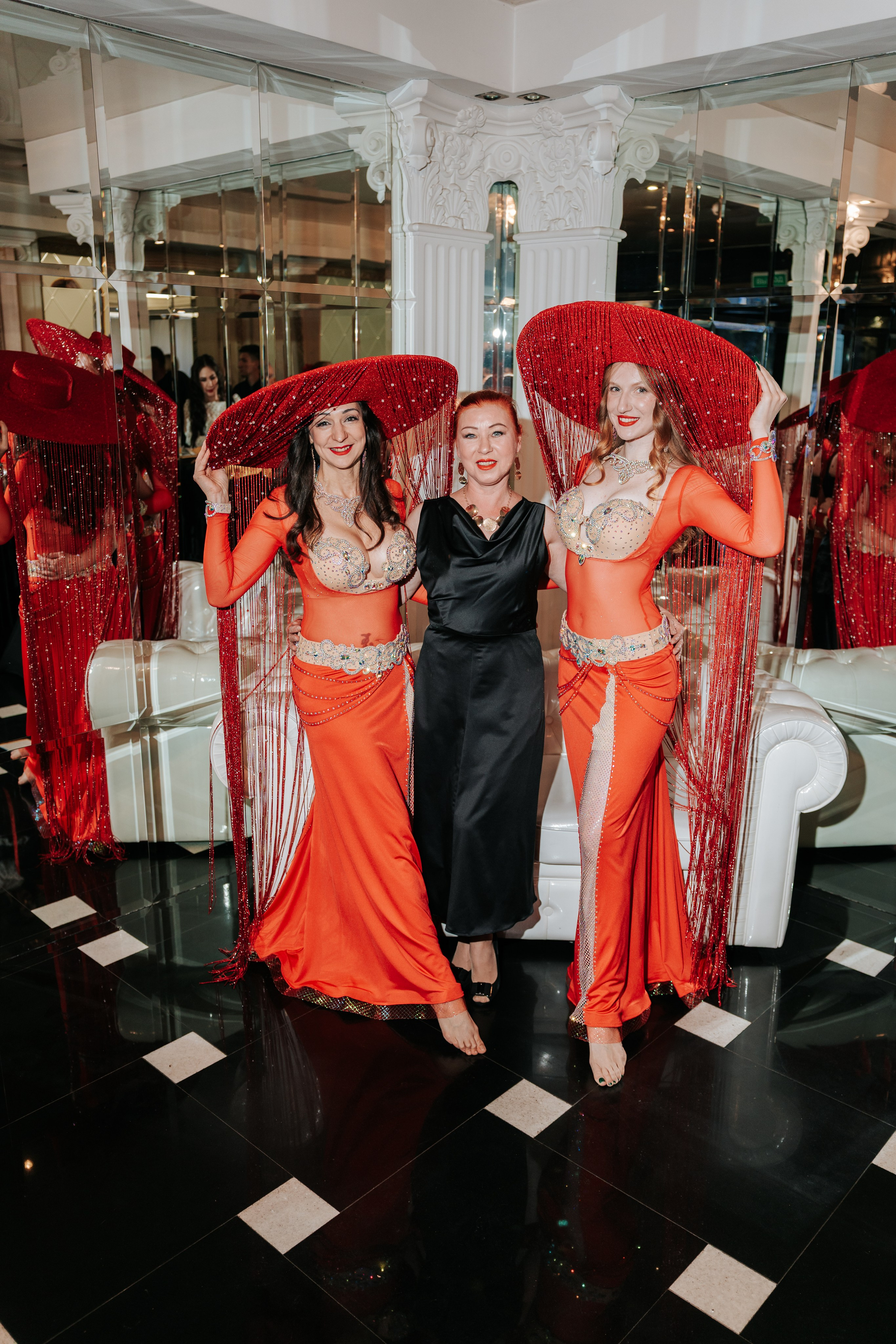 Выступление студии восточных танцев Rakesa в банкетном зале Атмосфера вкуса в Красноярске