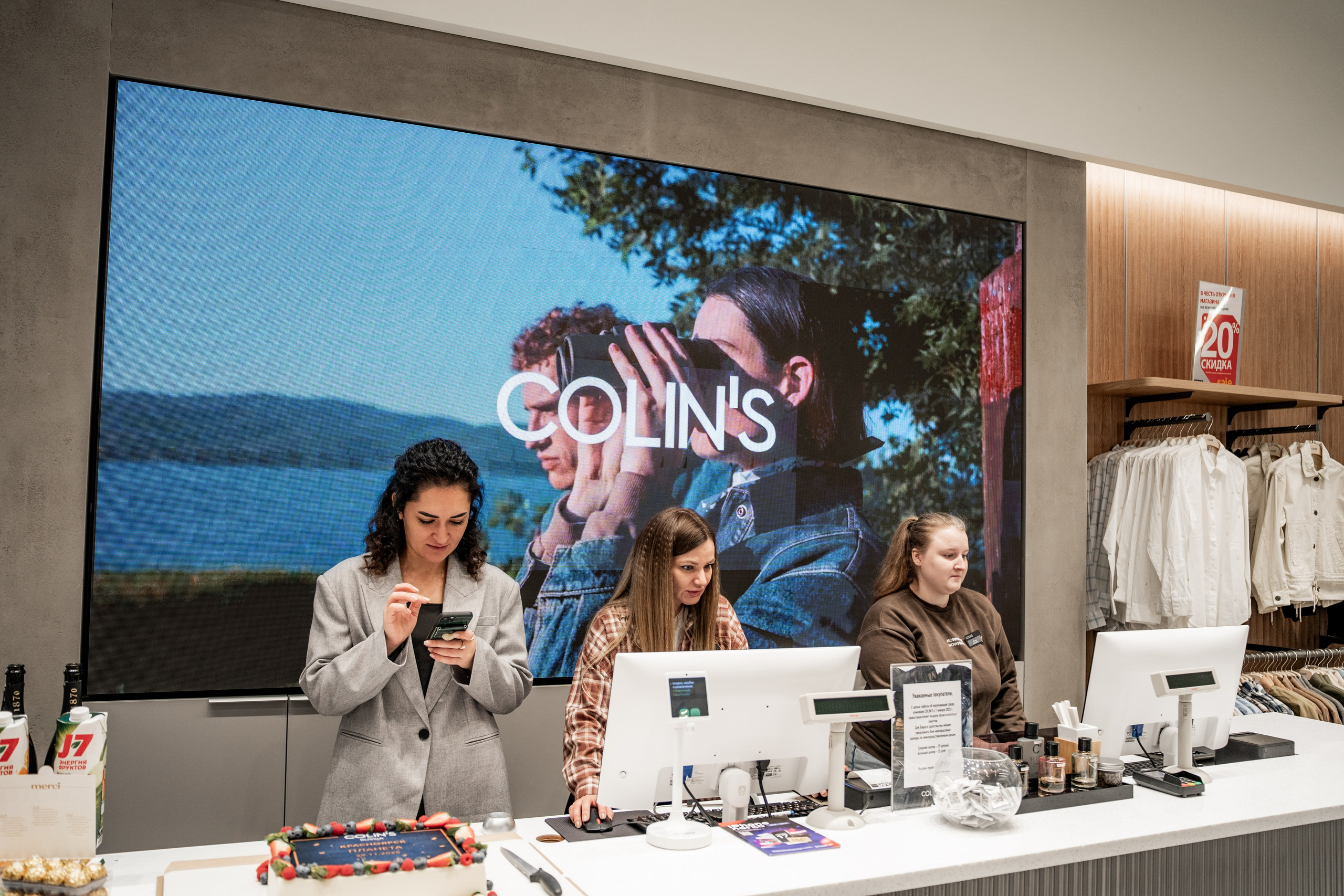 Открытие павильона Colin's в ТРЦ «Планета». Репортажный фотограф Красноярск