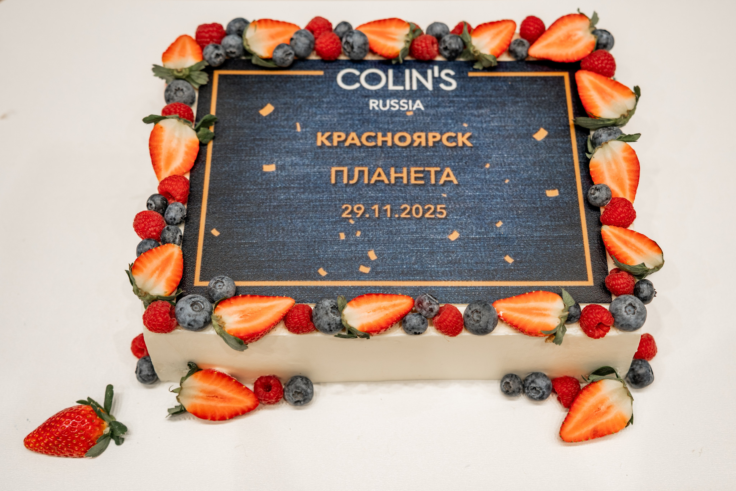 Открытие павильона Colin's в ТРЦ «Планета». Репортажный фотограф Красноярск