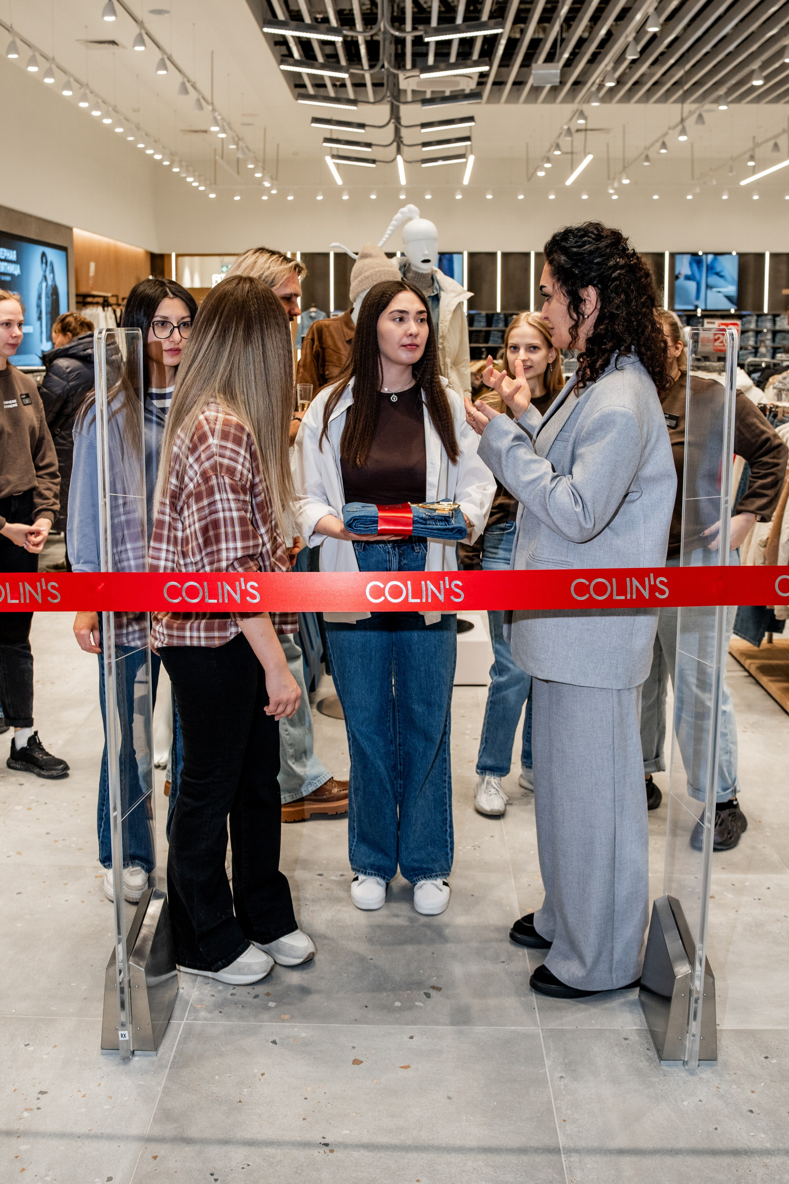 Открытие павильона Colin's в ТРЦ «Планета». Репортажный фотограф Красноярск