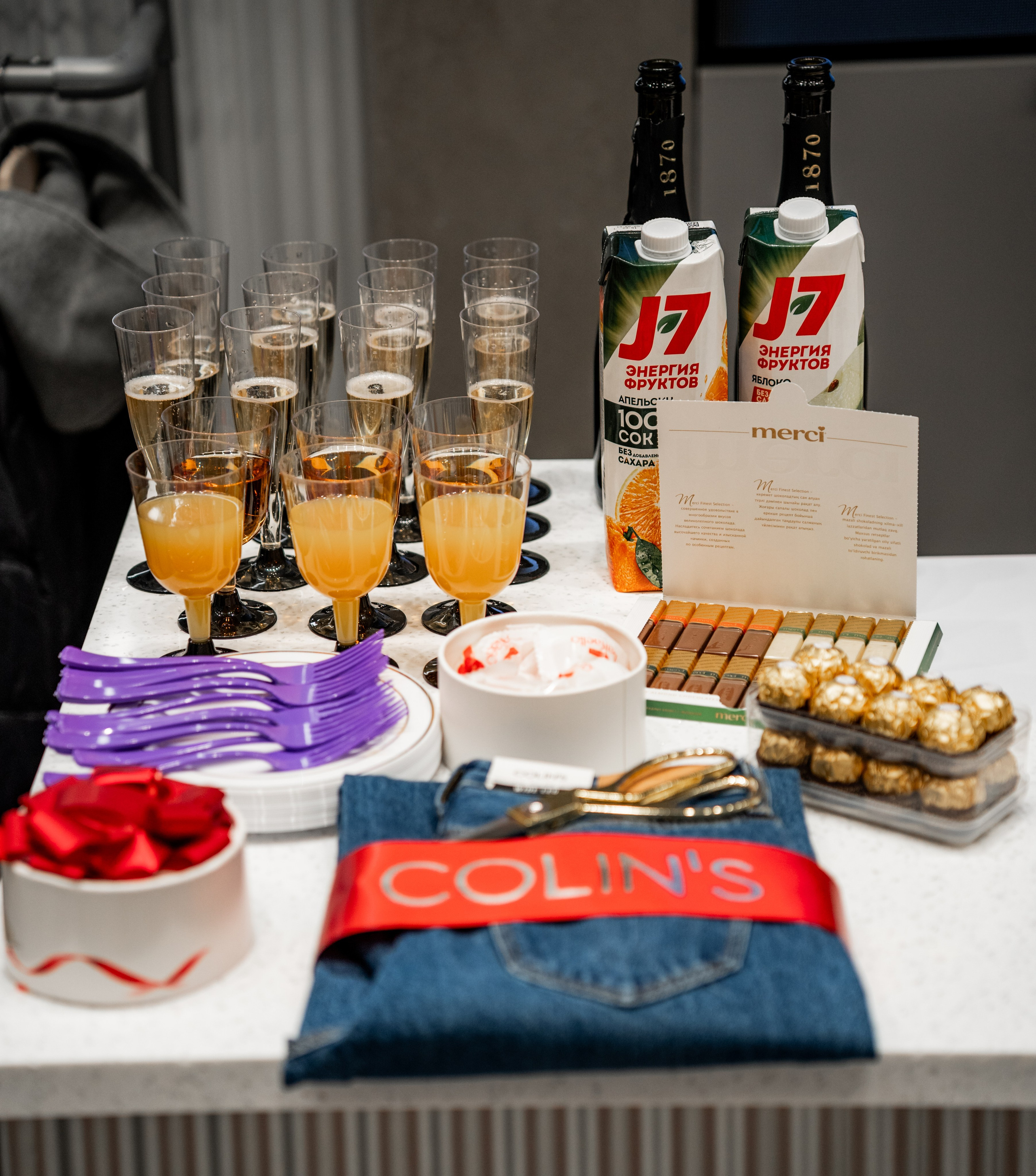 Открытие павильона Colin's в ТРЦ «Планета». Репортажный фотограф Красноярск