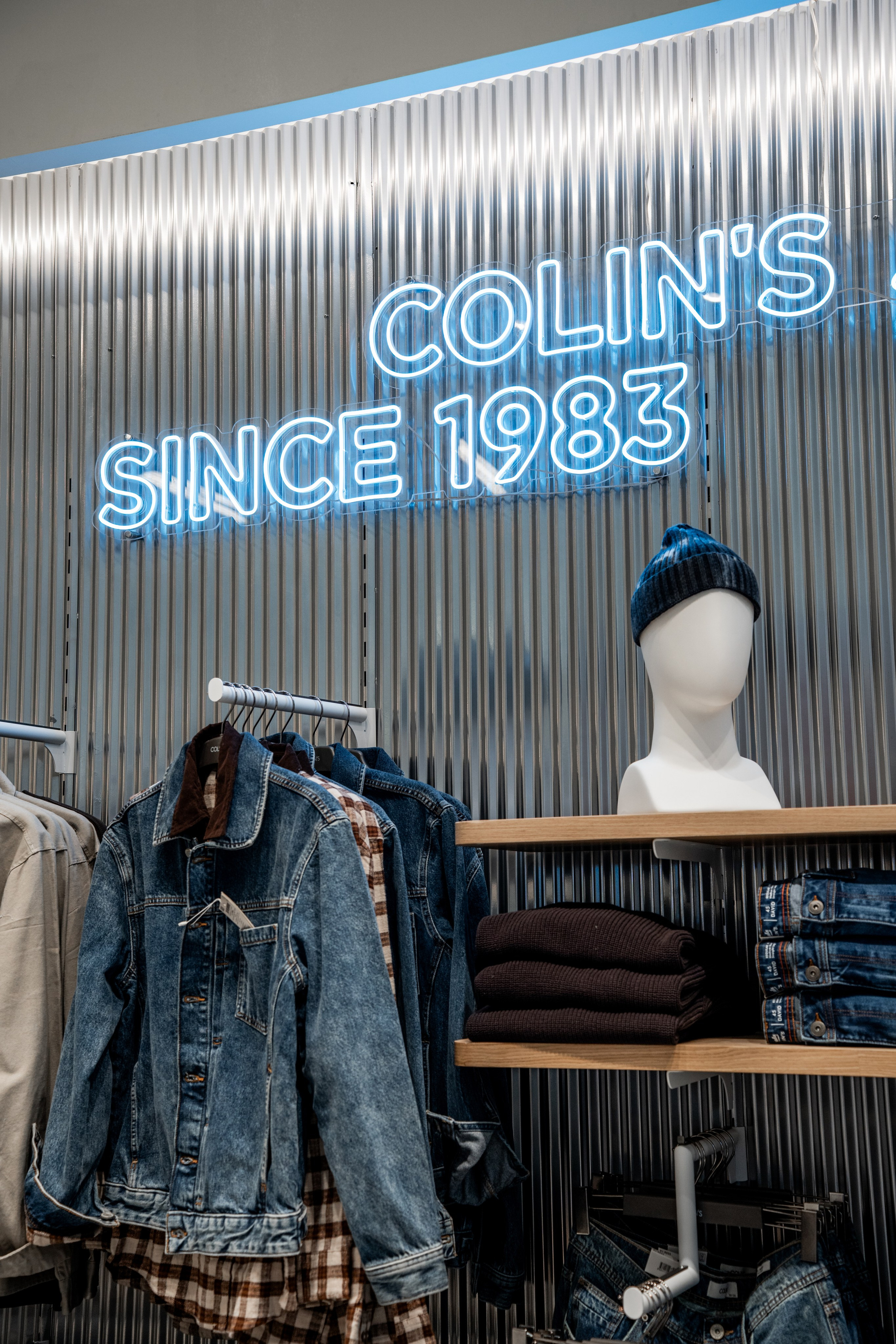 Открытие павильона Colin's в ТРЦ «Планета». Репортажный фотограф Красноярск