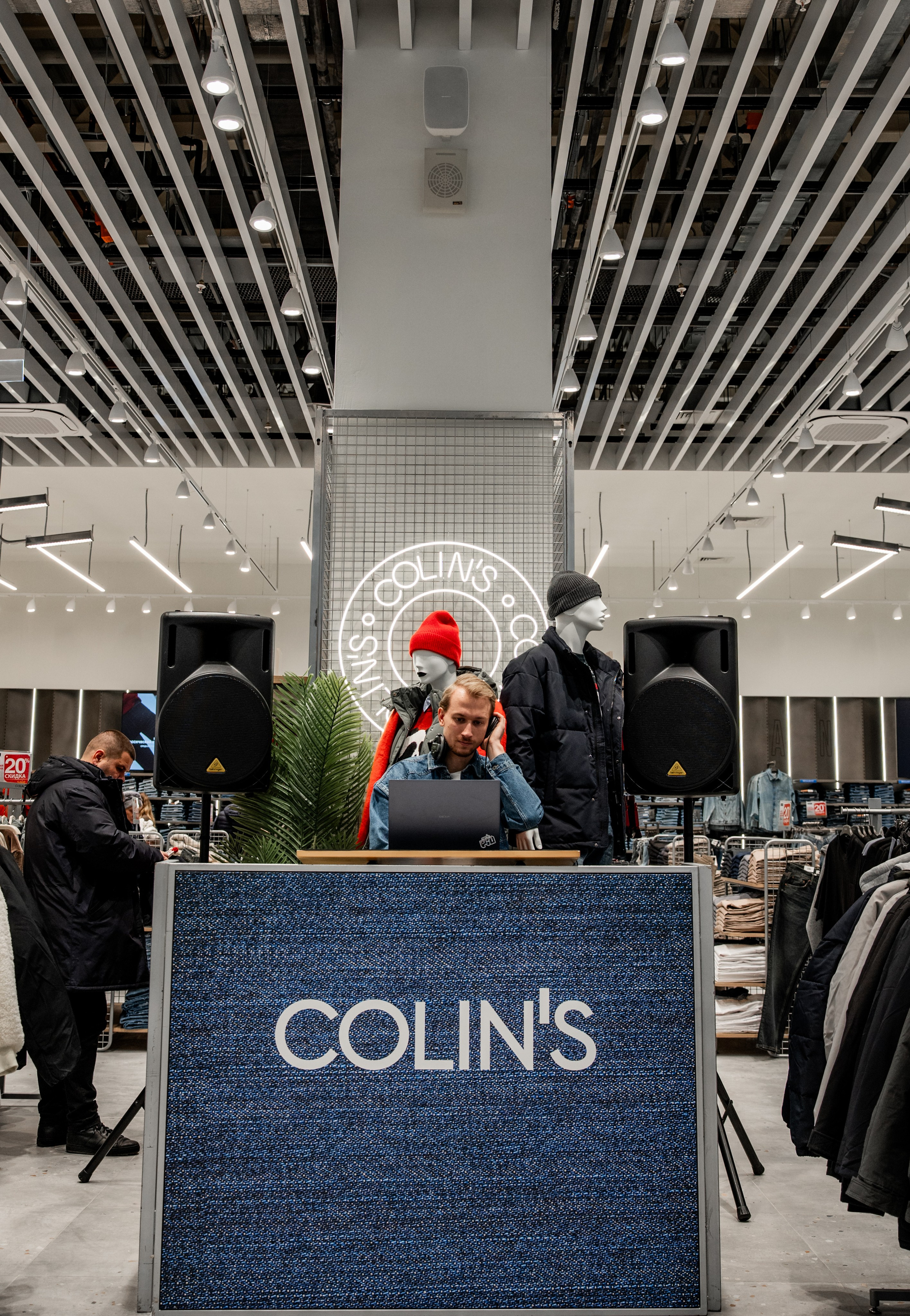 Открытие павильона Colin's в ТРЦ «Планета». Репортажный фотограф Красноярск