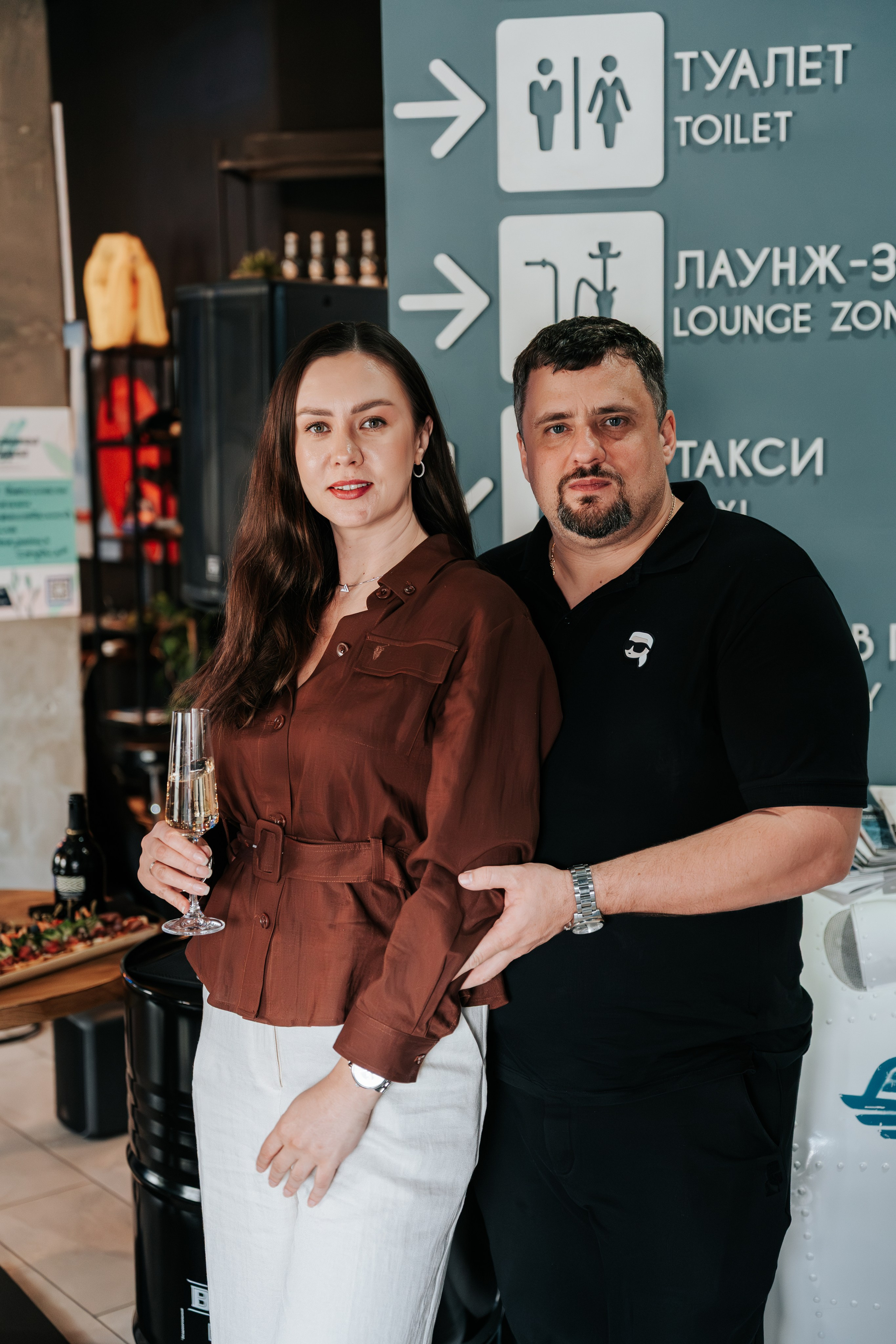 День рождения в баре Крылья. Репортажный фотограф Красноярск