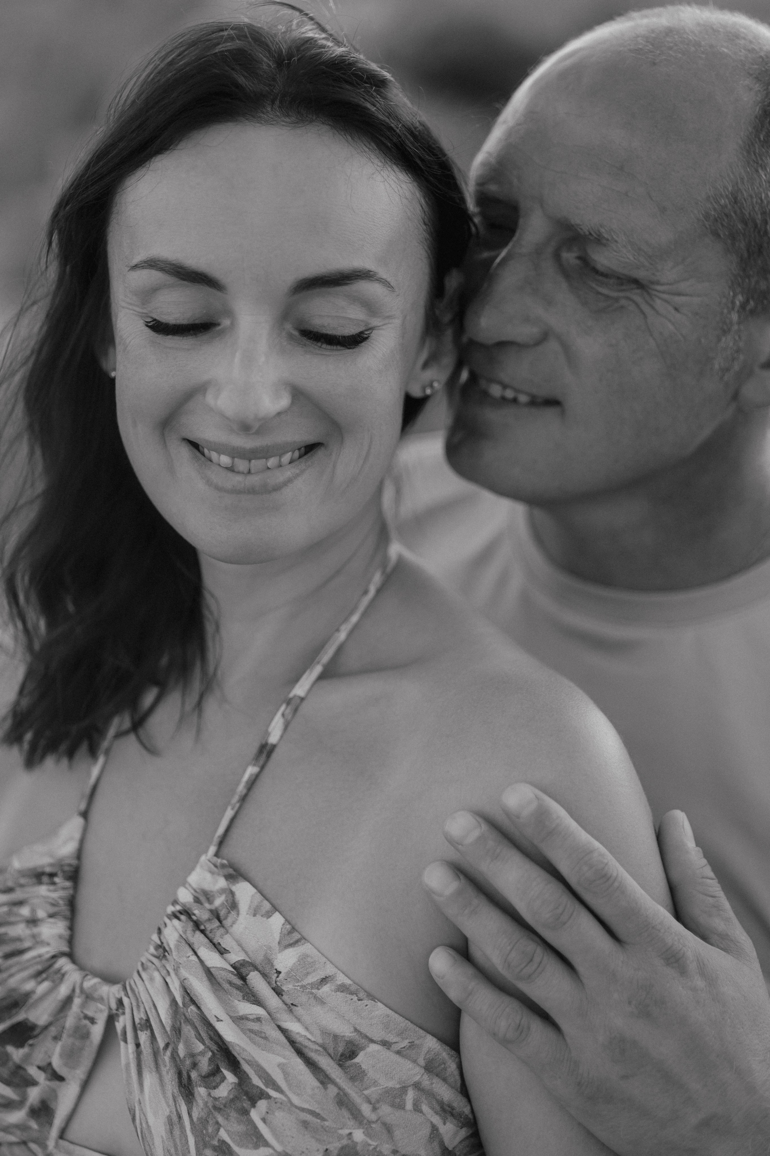 Лавстори на пляже Тонкий мыс. Семейный и портретный фотограф в Геленджике Любовь Бодрова