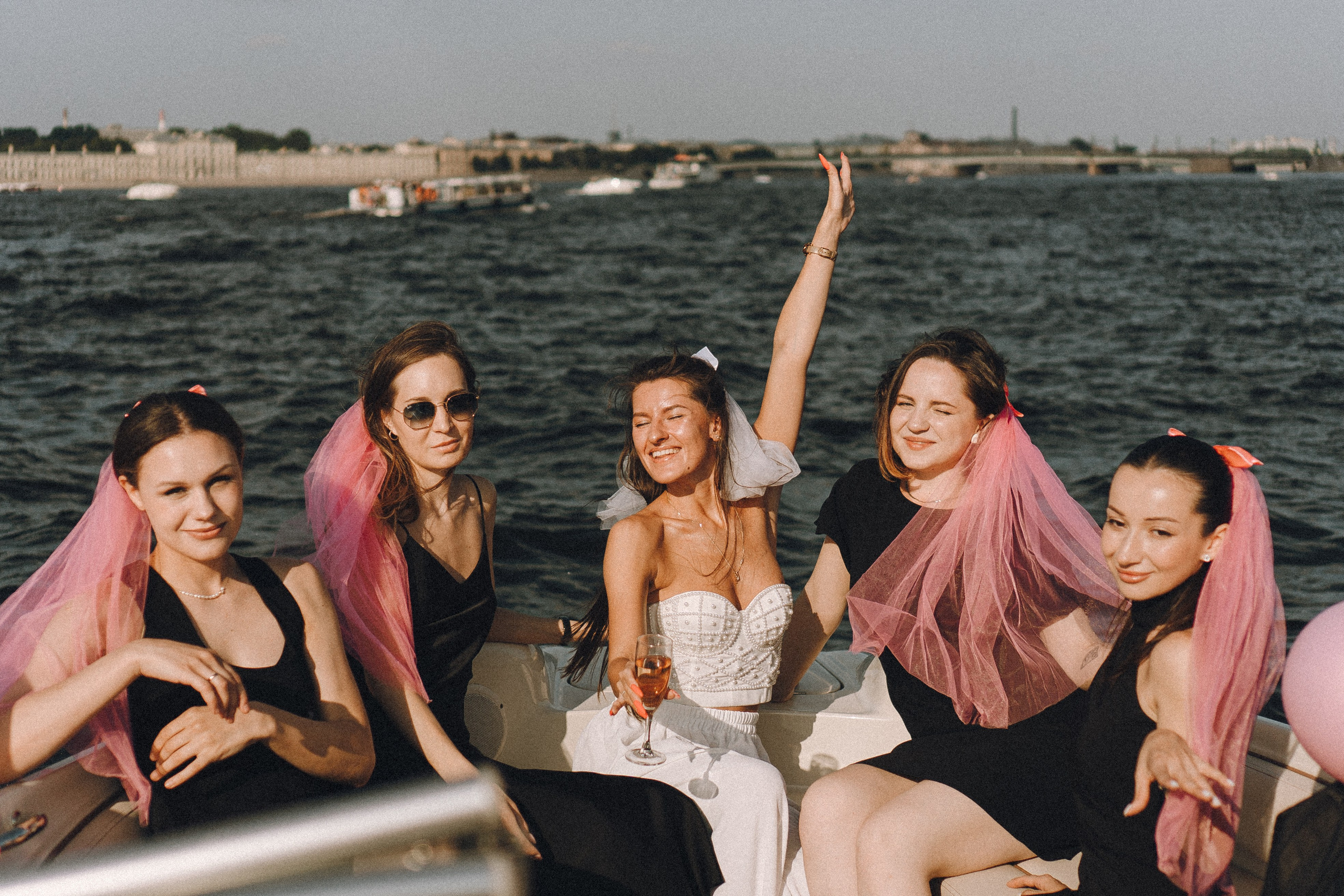 ДЕВИЧНИК НА КАТЕРЕ. Профессиональный фотограф, Санкт-Петербург — Виктория Богомолова