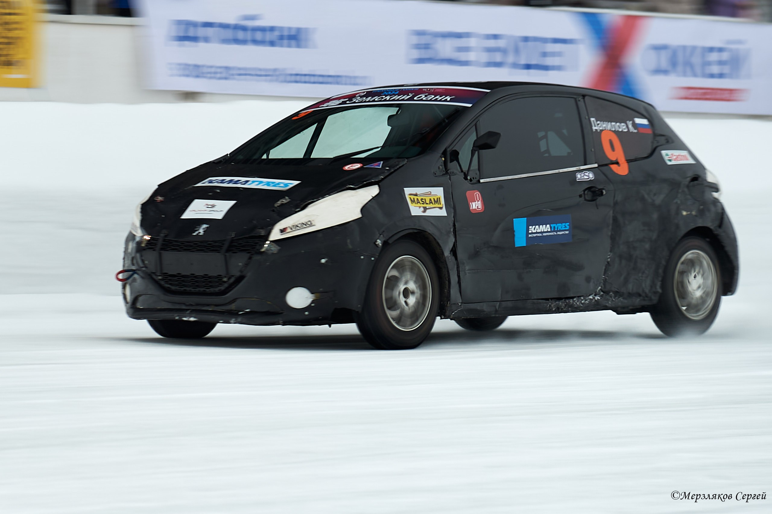 Трековые автогонки на льду Чемпионат России. Спортивный репортажный фотограф в Ижевске Сергей Мерзляков