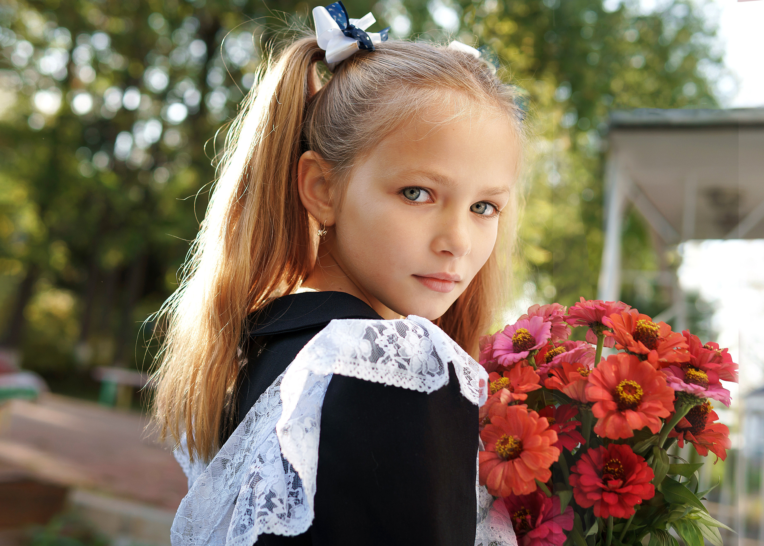 Варя идет в&nbsp;школу