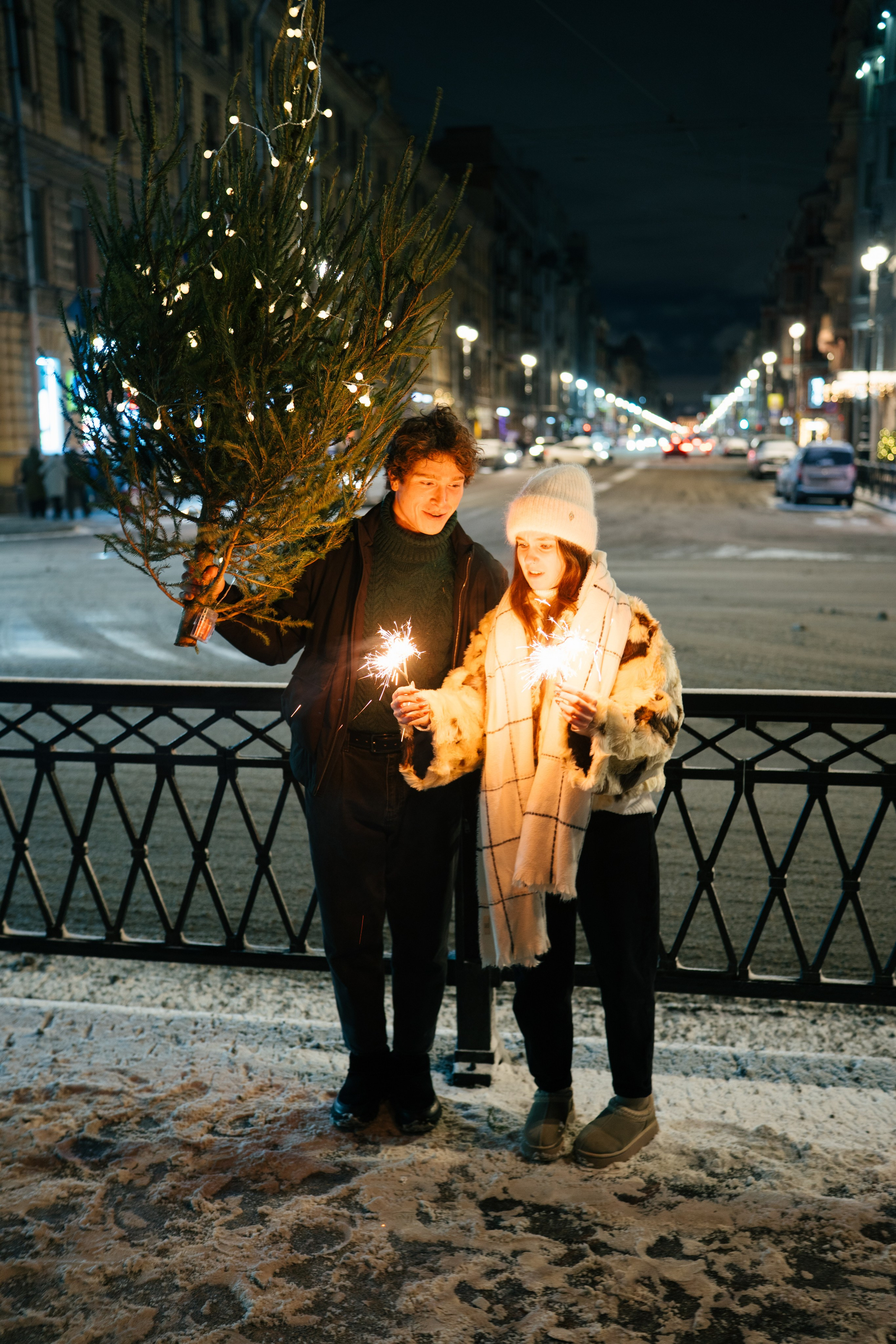НОВОГОДНЯЯ ПРОГУЛКА ПАРЫ ПО ЧЕРНЫШЕВСКОЙ ПЕРЕД НОВЫМ ГОДОМ. Профессиональный фотограф, Санкт-Петербург — Виктория Богомолова