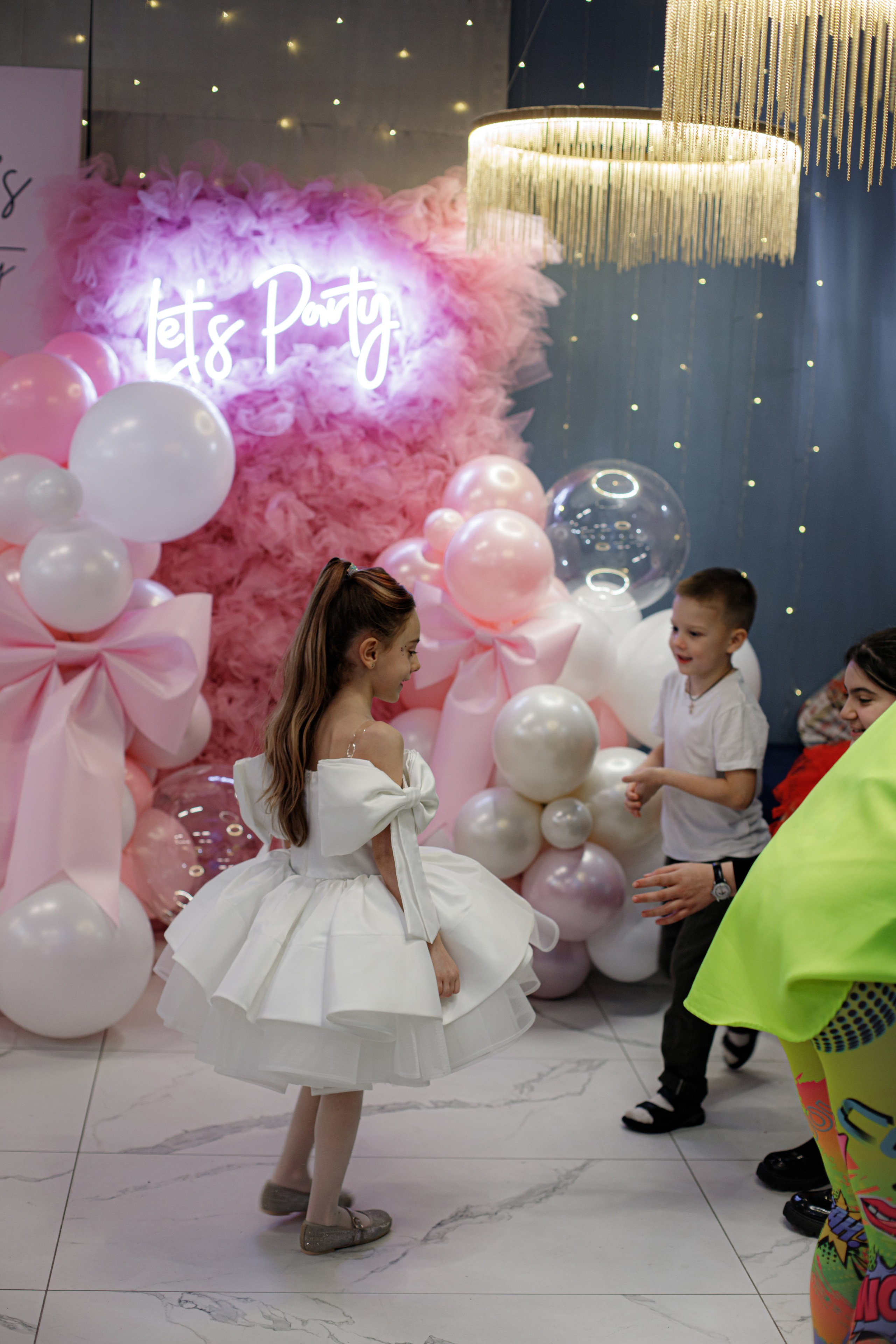 ASIA'S BIRTHDAY PARTY. Photokarish