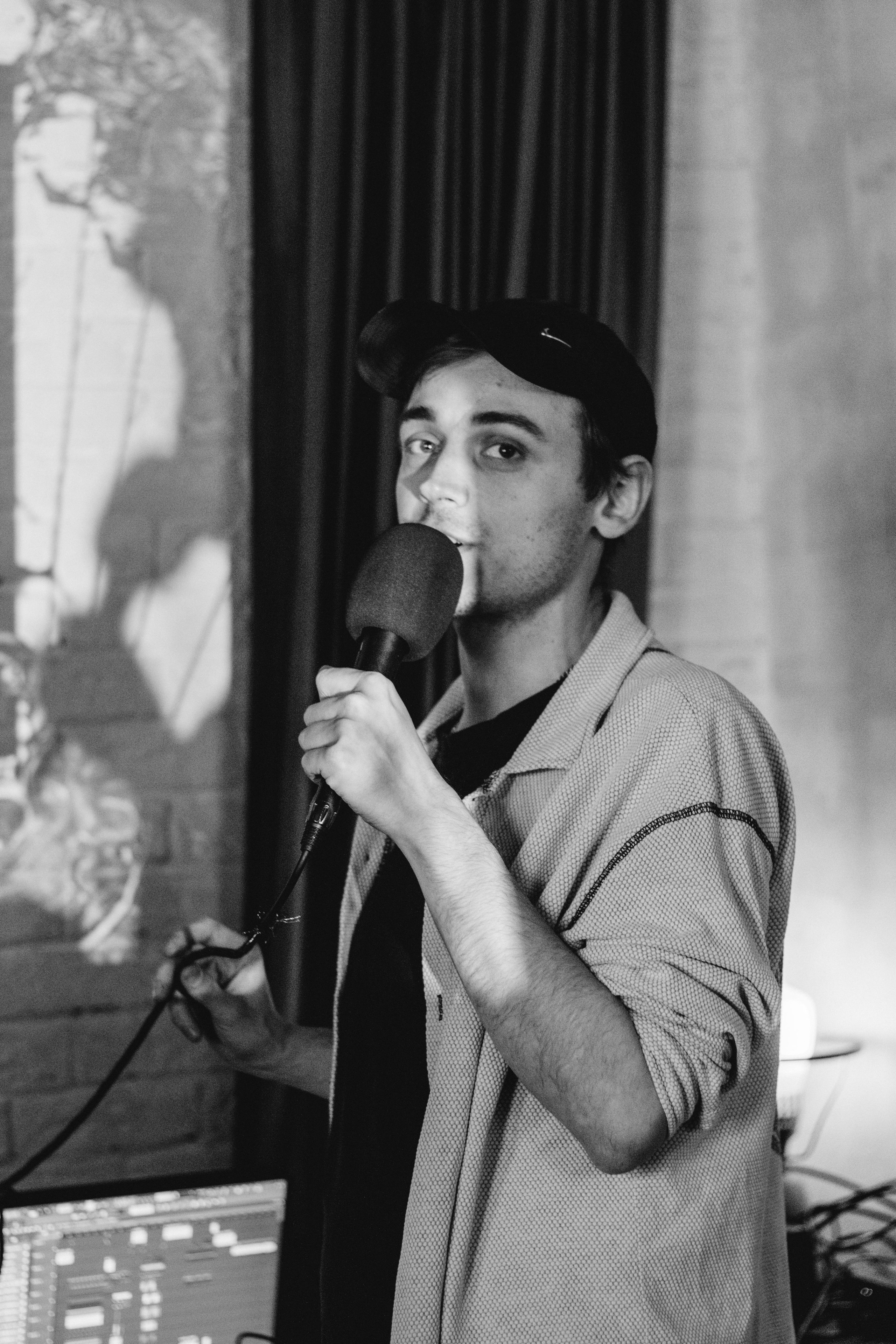 Бильярдная «Крученых» некрореализм. Юля Мурашова портретный и документальный фотограф