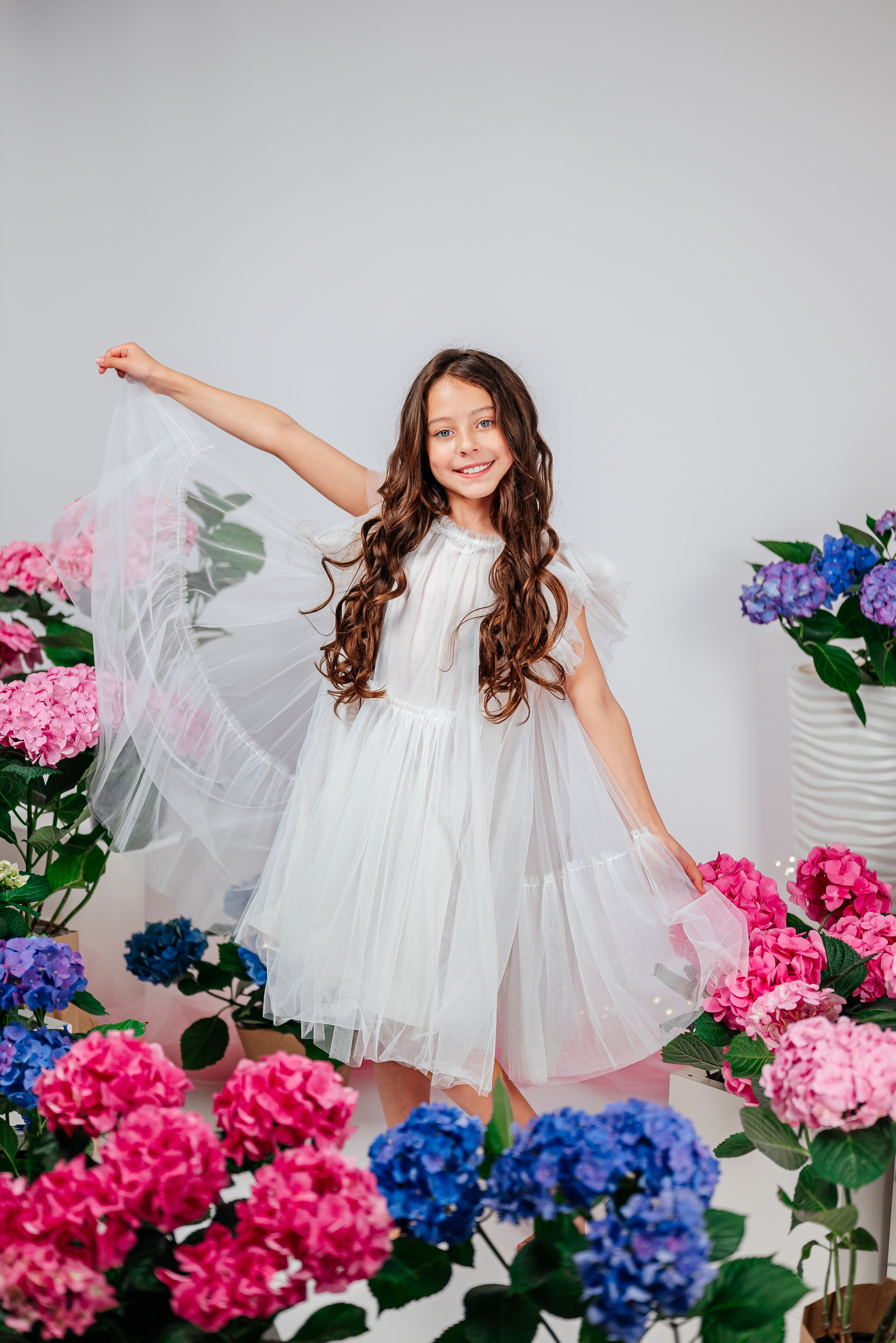 Вероника и гортензии. Семейный фотограф в Краснодаре