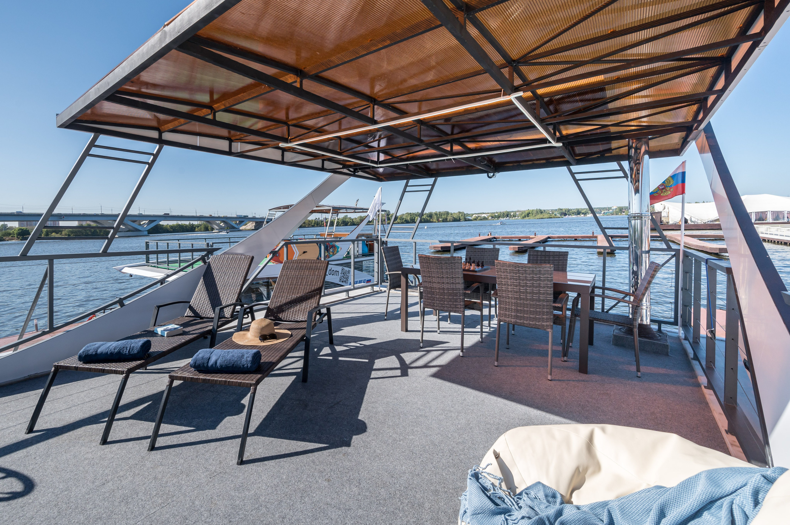 Хаусботы для вечеринок и бизнес-встреч. Интерьерный Фотограф Москва Криста FLY Труфанова