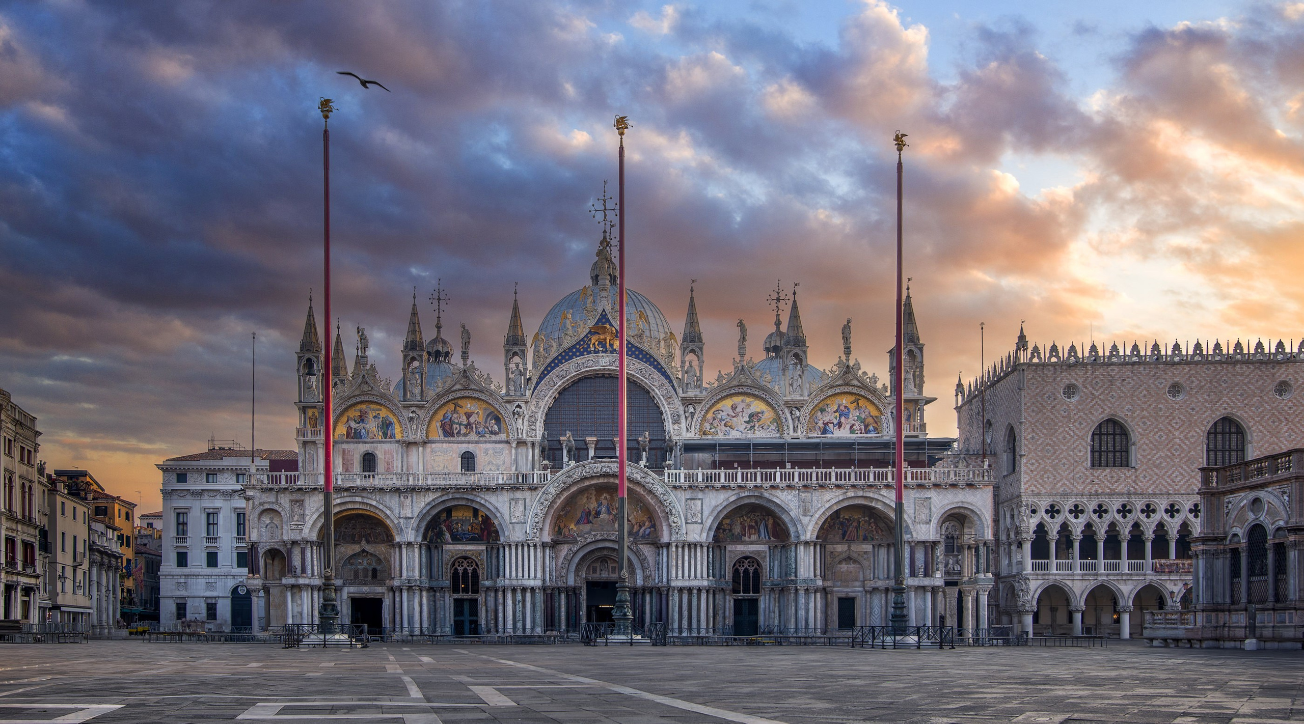 City and architectural portfolio of photographer Vadim Sherbakov. Vadim Sherbakov Portfolio