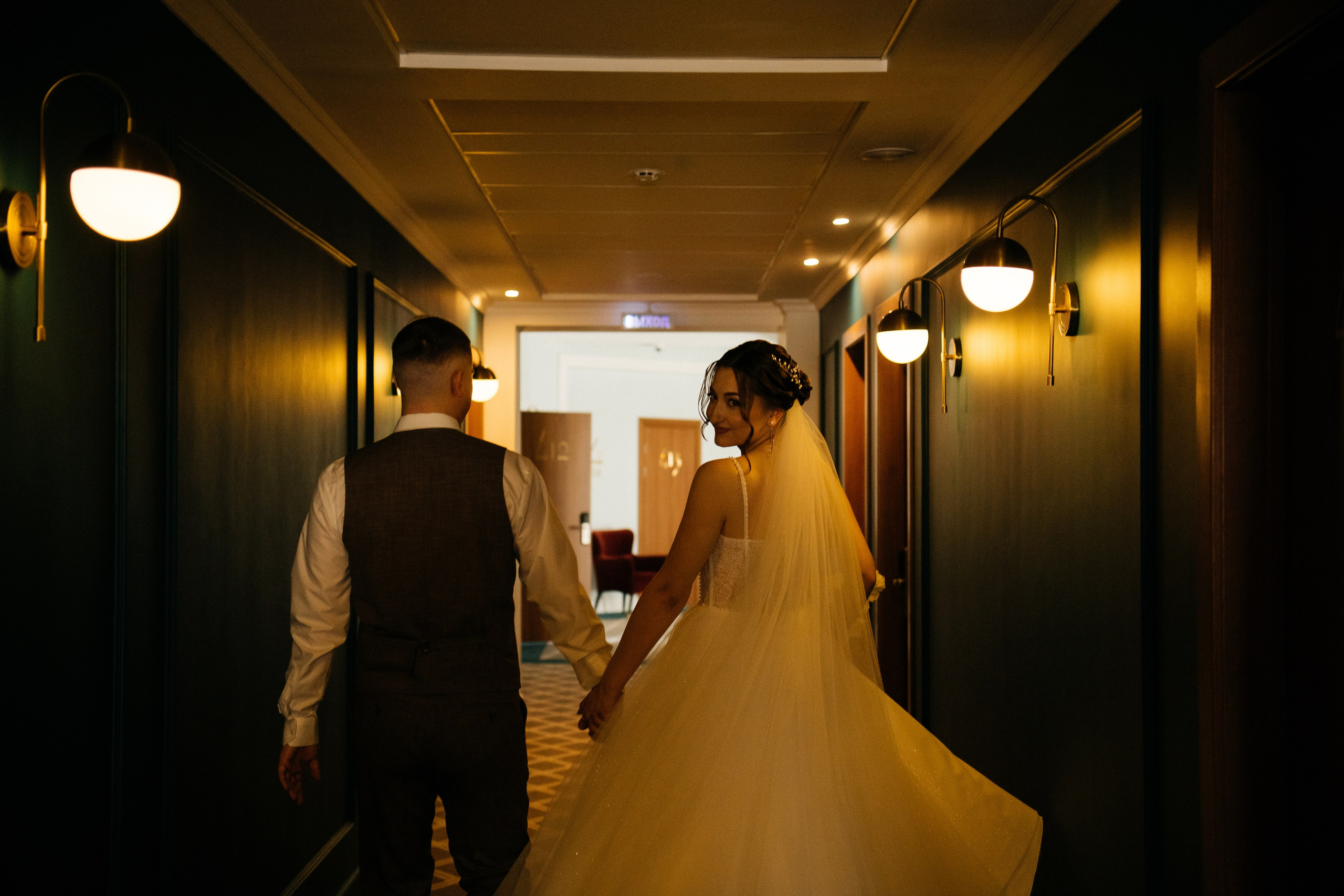 alt="Свадебная фотосессия в Барнауле. Свадебный фотограф Анна Глухова"