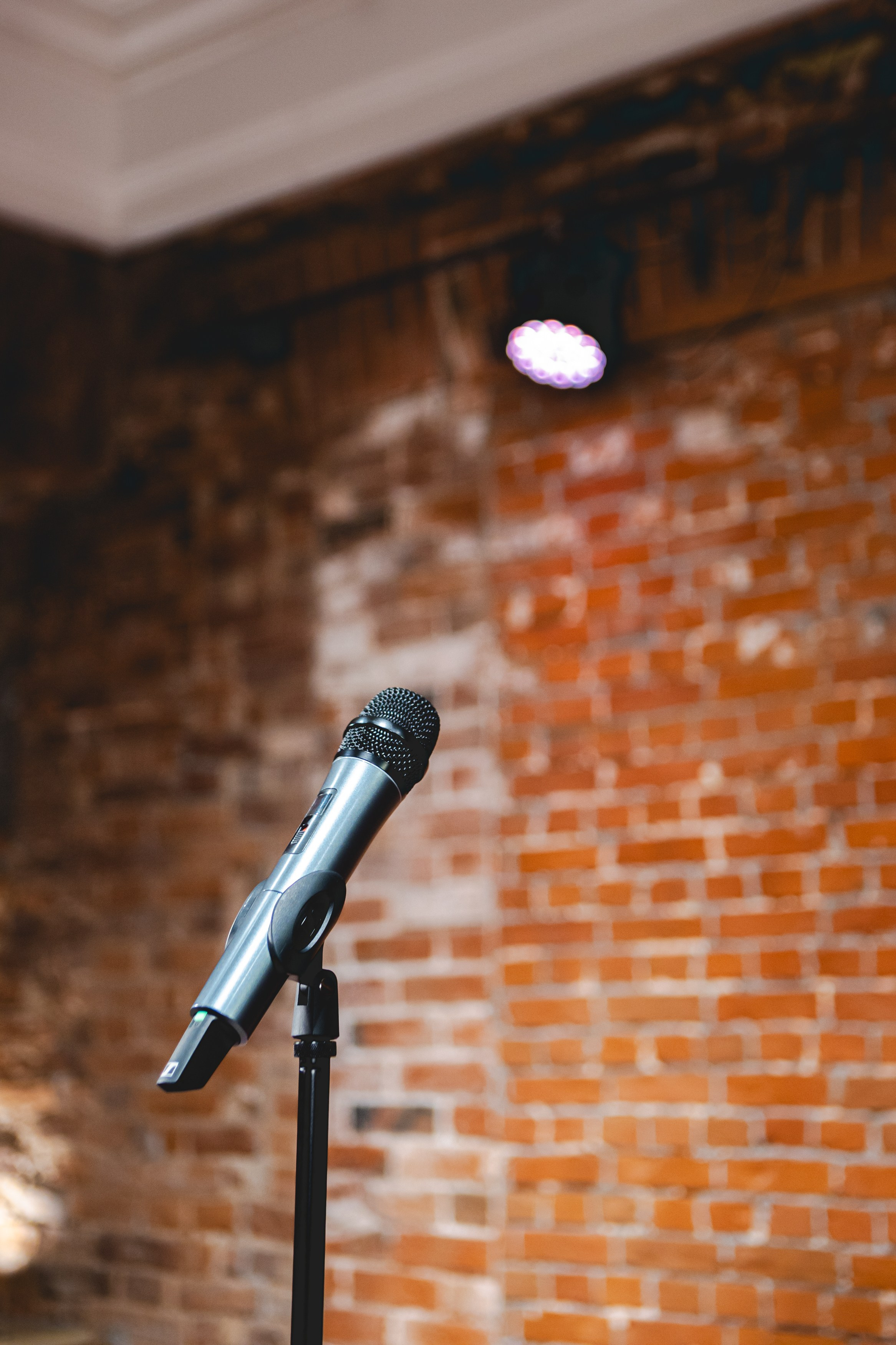 Фотографии стендапа Первой лиги КВН в Перми. Репортажный фотограф в Перми Денис Голдобин