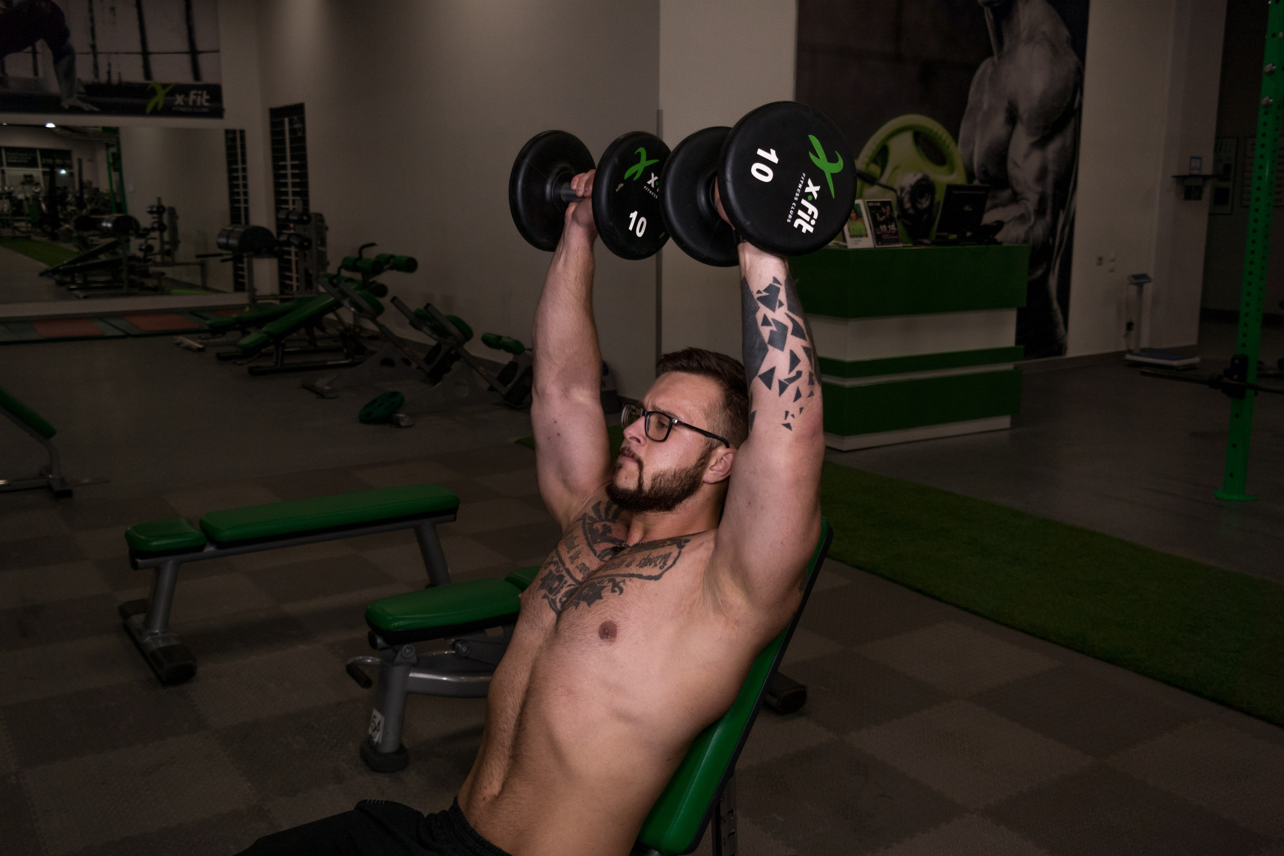 Контент-фотосъемки для экспертов и фитнес тренеров. AI Фотограф Краснодар: мужские и женские фотосессии, стилизация съемки. Нейро-фотосессии онлайн