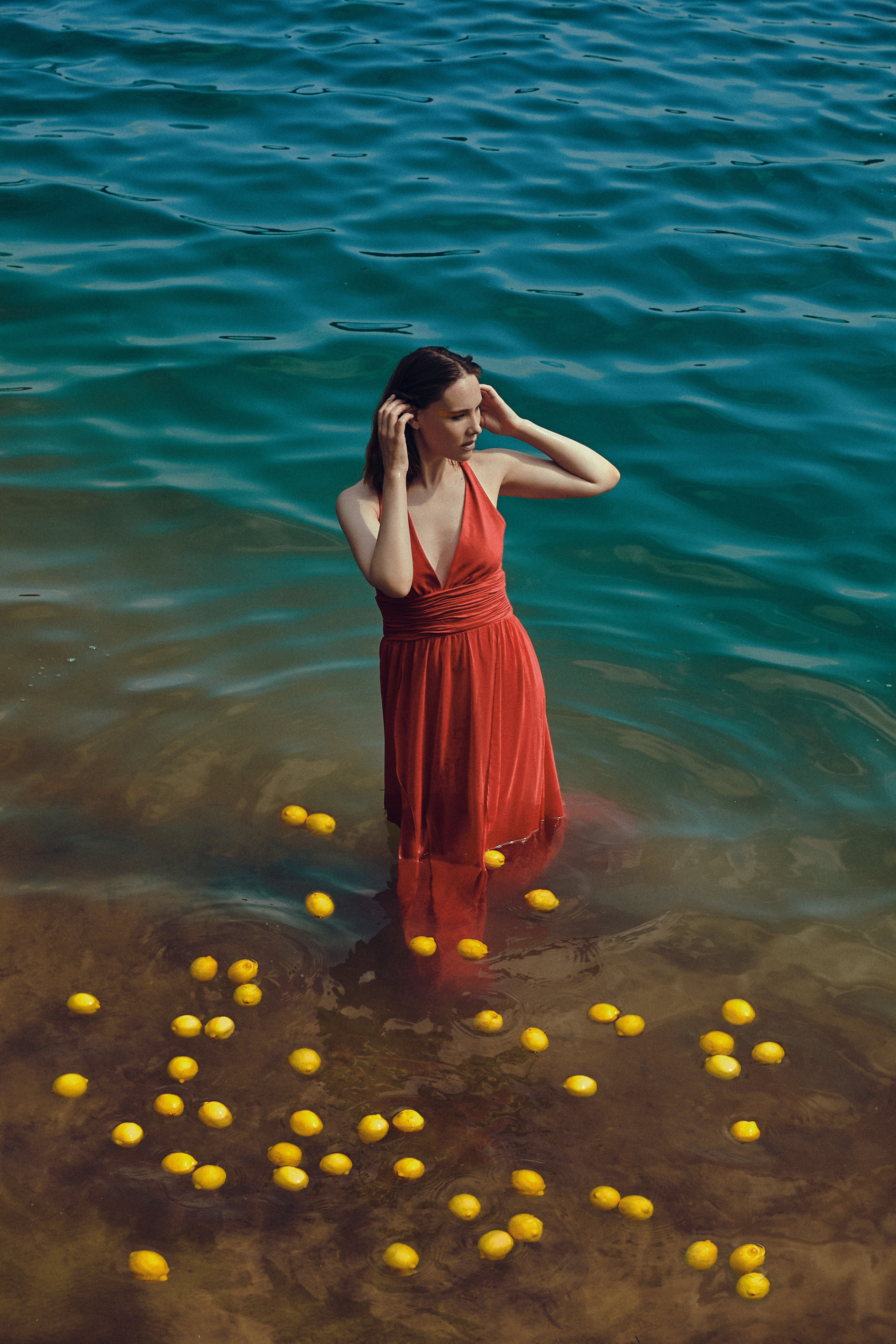 Fashion съемка в воде с лимонам. Рекламный фотограф Санкт-Петербург Катерина Мишкель