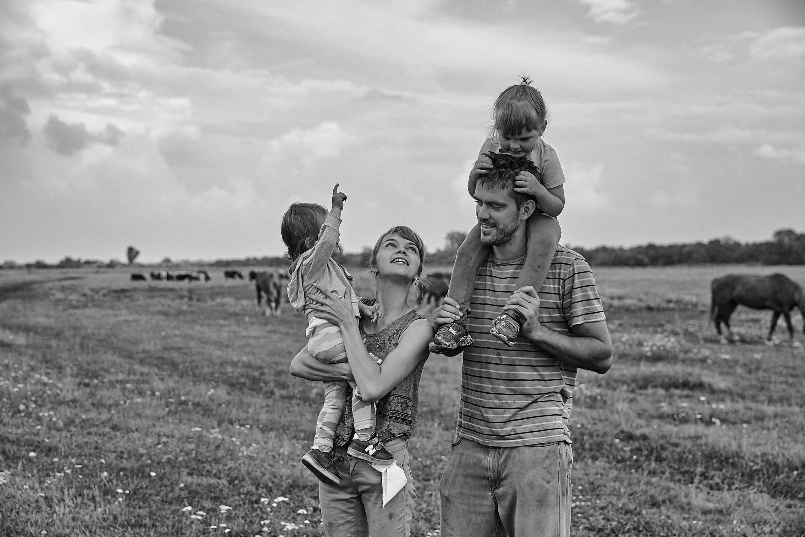 Семейная фотосессия в деревне. Рекламный фотограф Санкт-Петербург Катерина Мишкель