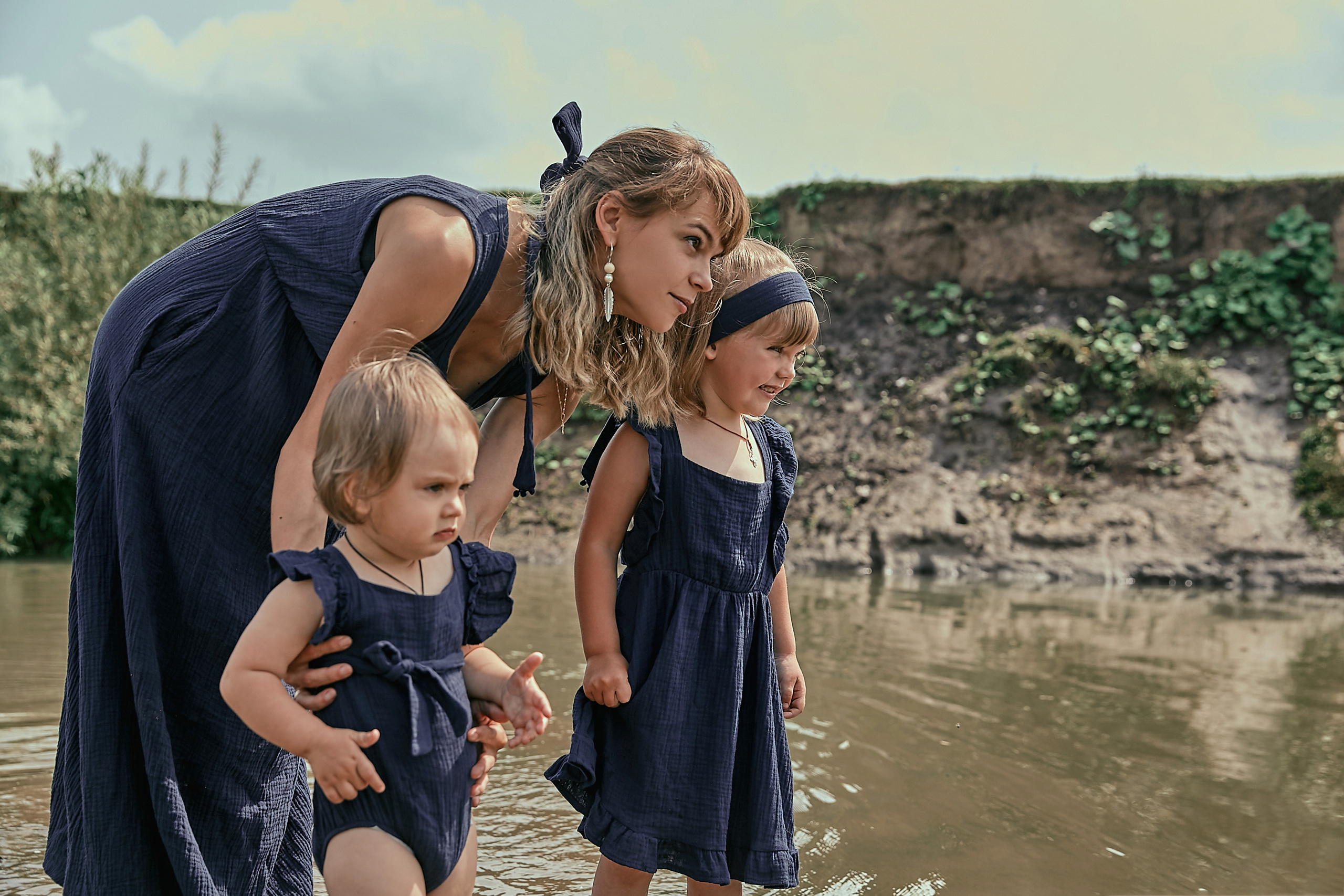 Летняя семейная фотосессия у пруда. Рекламный фотограф Санкт-Петербург Катерина Мишкель