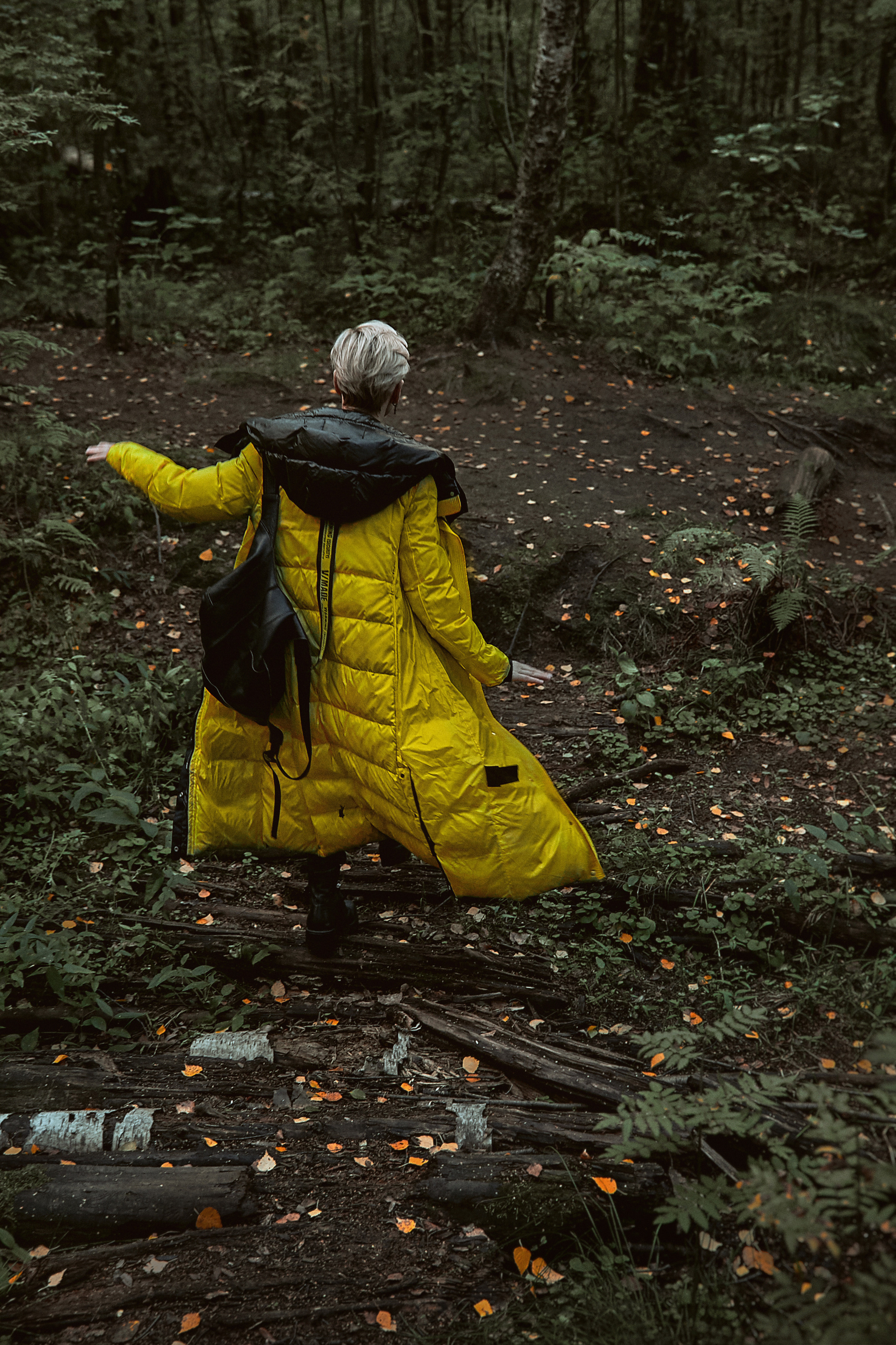 Выездная съемка в лесу в стиле сериала «Тьма». Рекламный фотограф Санкт-Петербург Катерина Мишкель