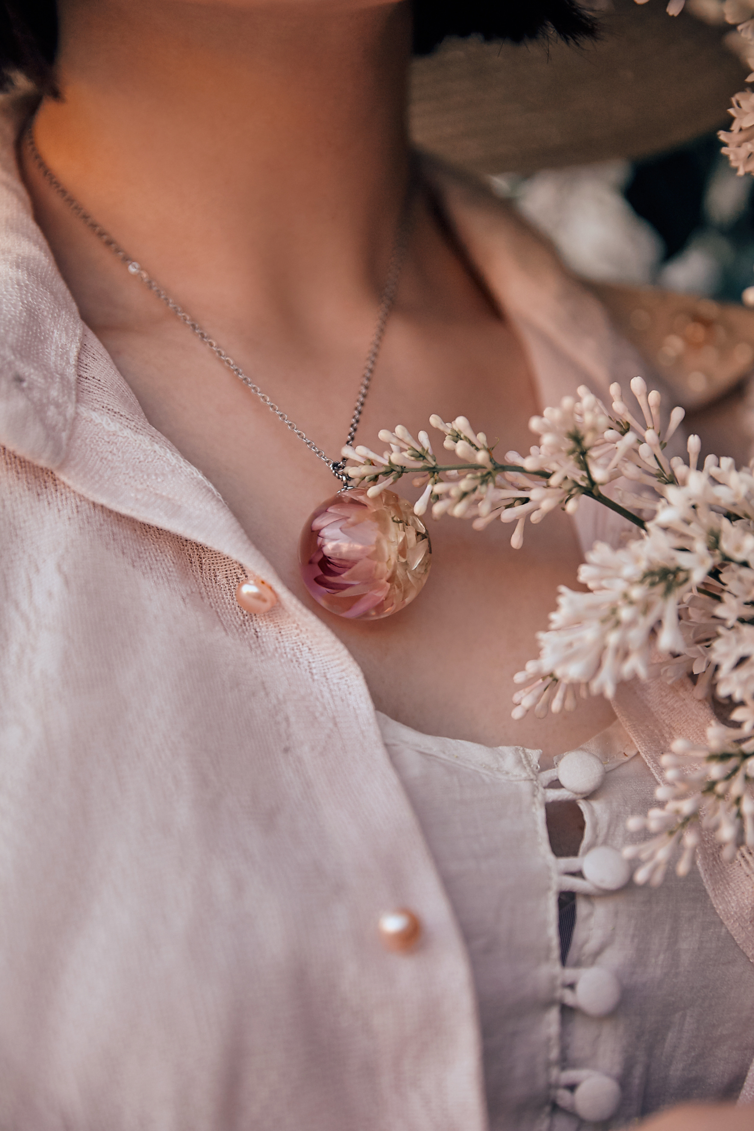 Летняя фото-прогулка в цветении белой сирени. Рекламный фотограф Санкт-Петербург Катерина Мишкель