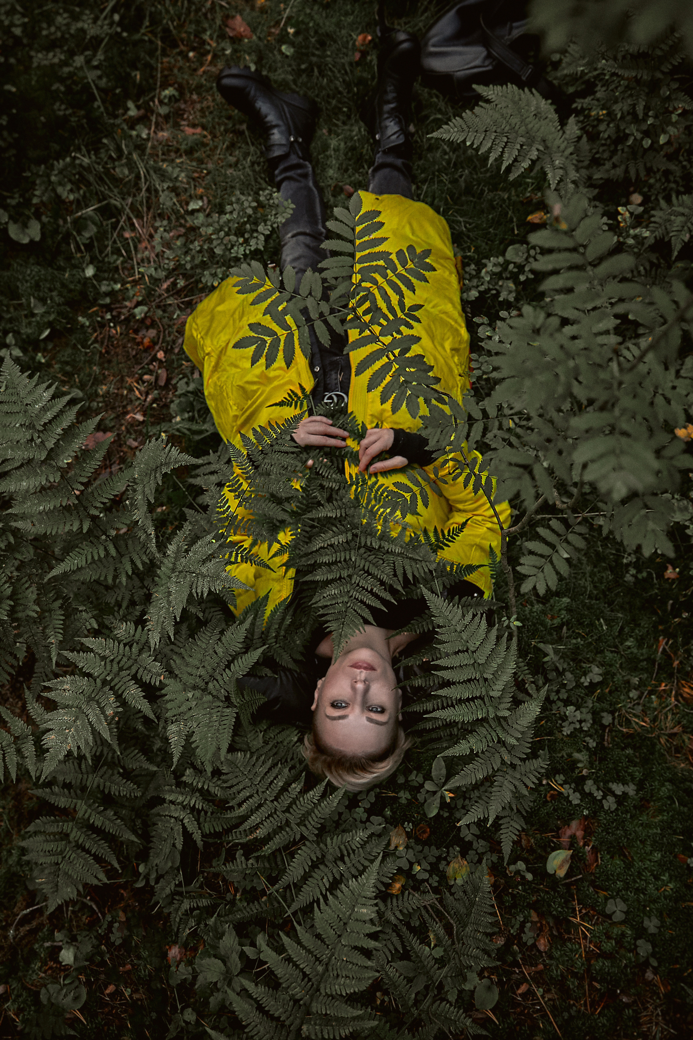 Выездная съемка в лесу в стиле сериала «Тьма». Рекламный фотограф Санкт-Петербург Катерина Мишкель