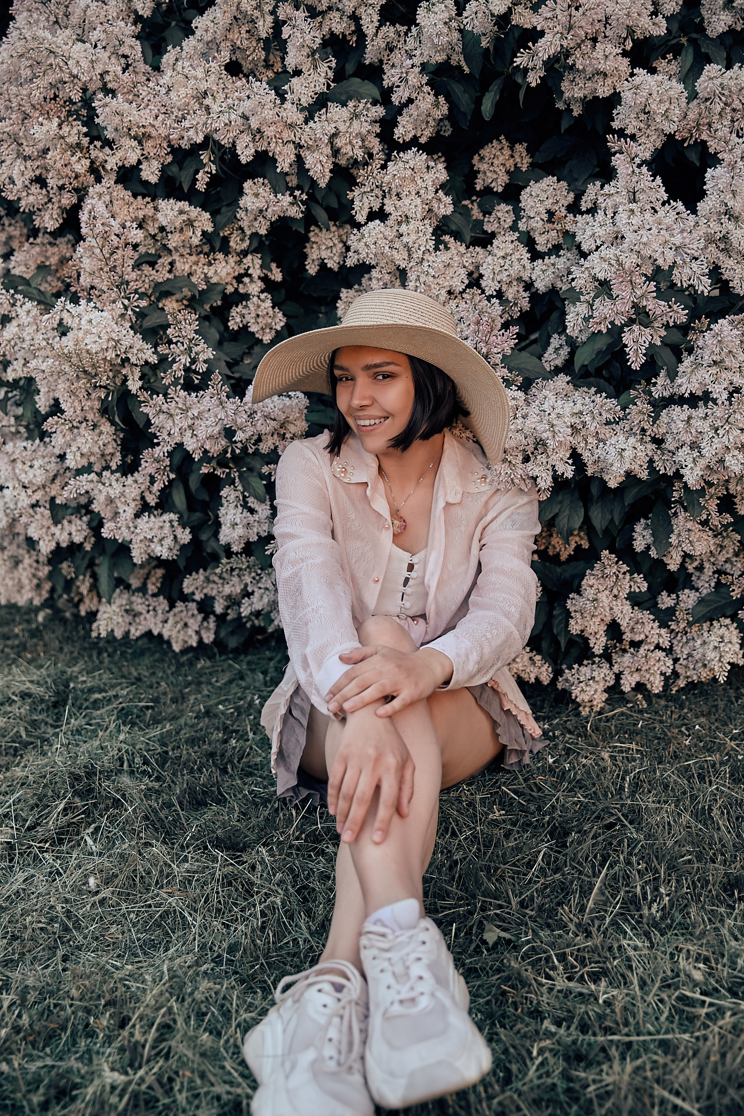 Летняя фото-прогулка в цветении белой сирени. Рекламный фотограф Санкт-Петербург Катерина Мишкель