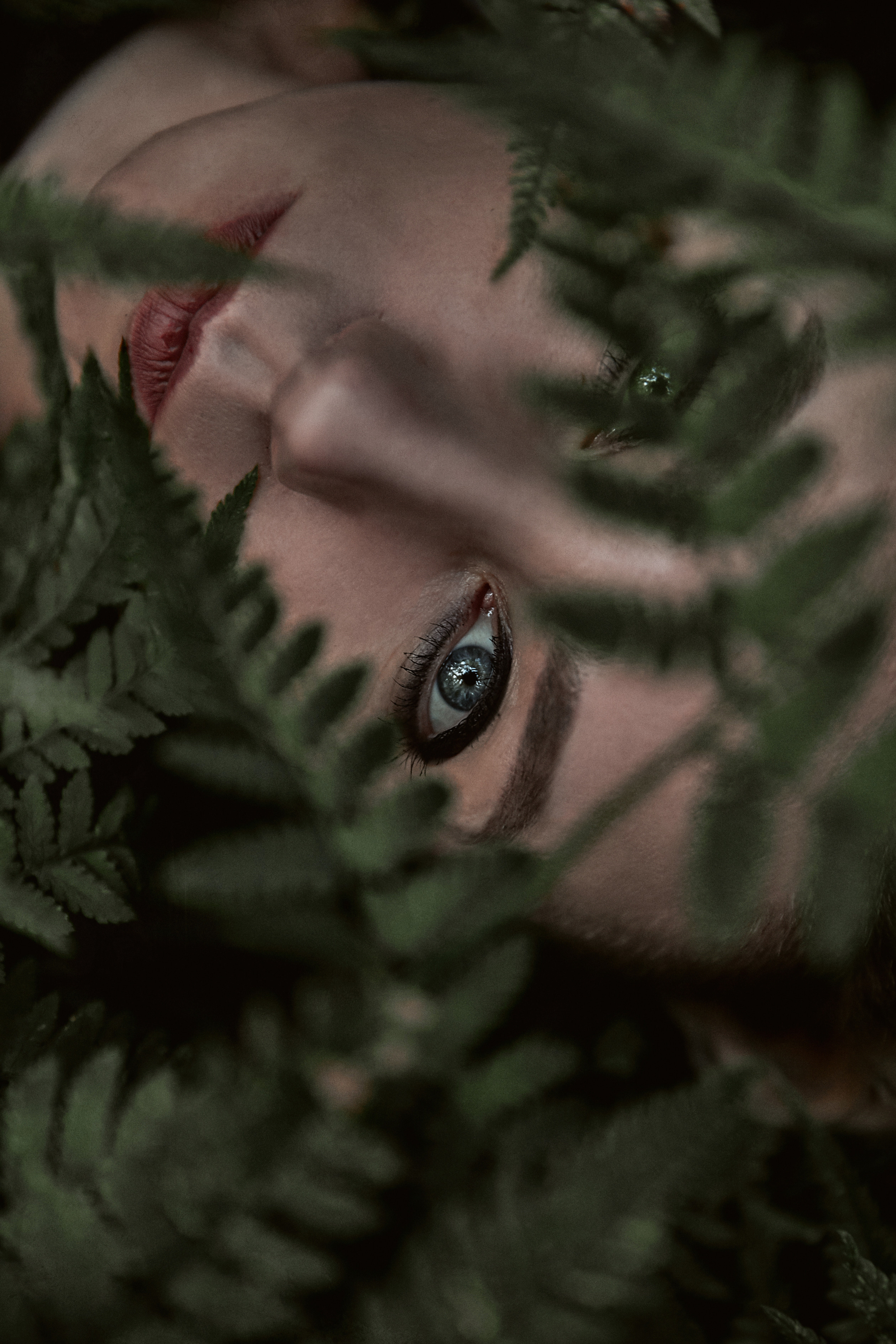 Выездная съемка в лесу в стиле сериала «Тьма». Рекламный фотограф Санкт-Петербург Катерина Мишкель