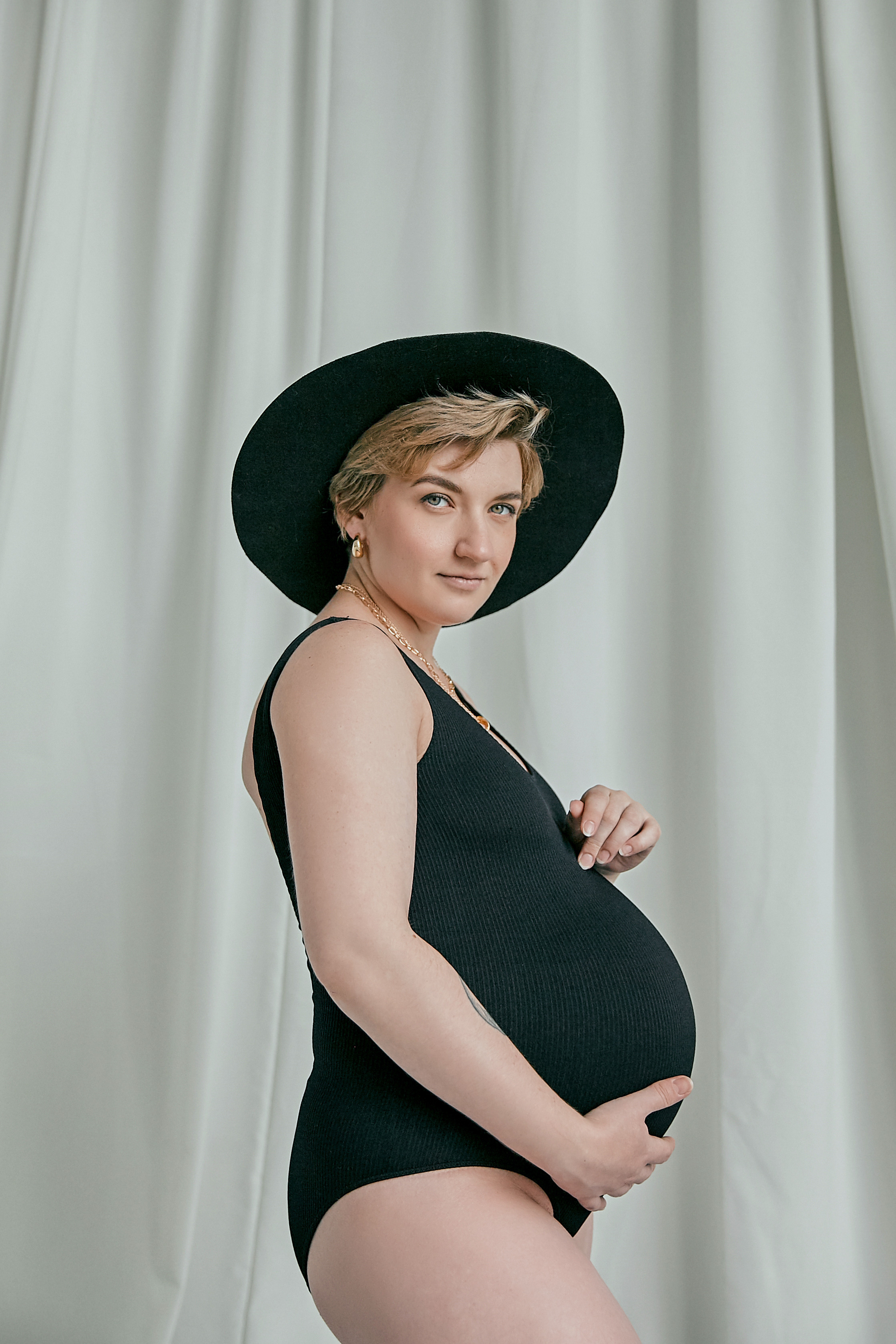 Студийная съемка беременности. Рекламный фотограф Санкт-Петербург Катерина Мишкель