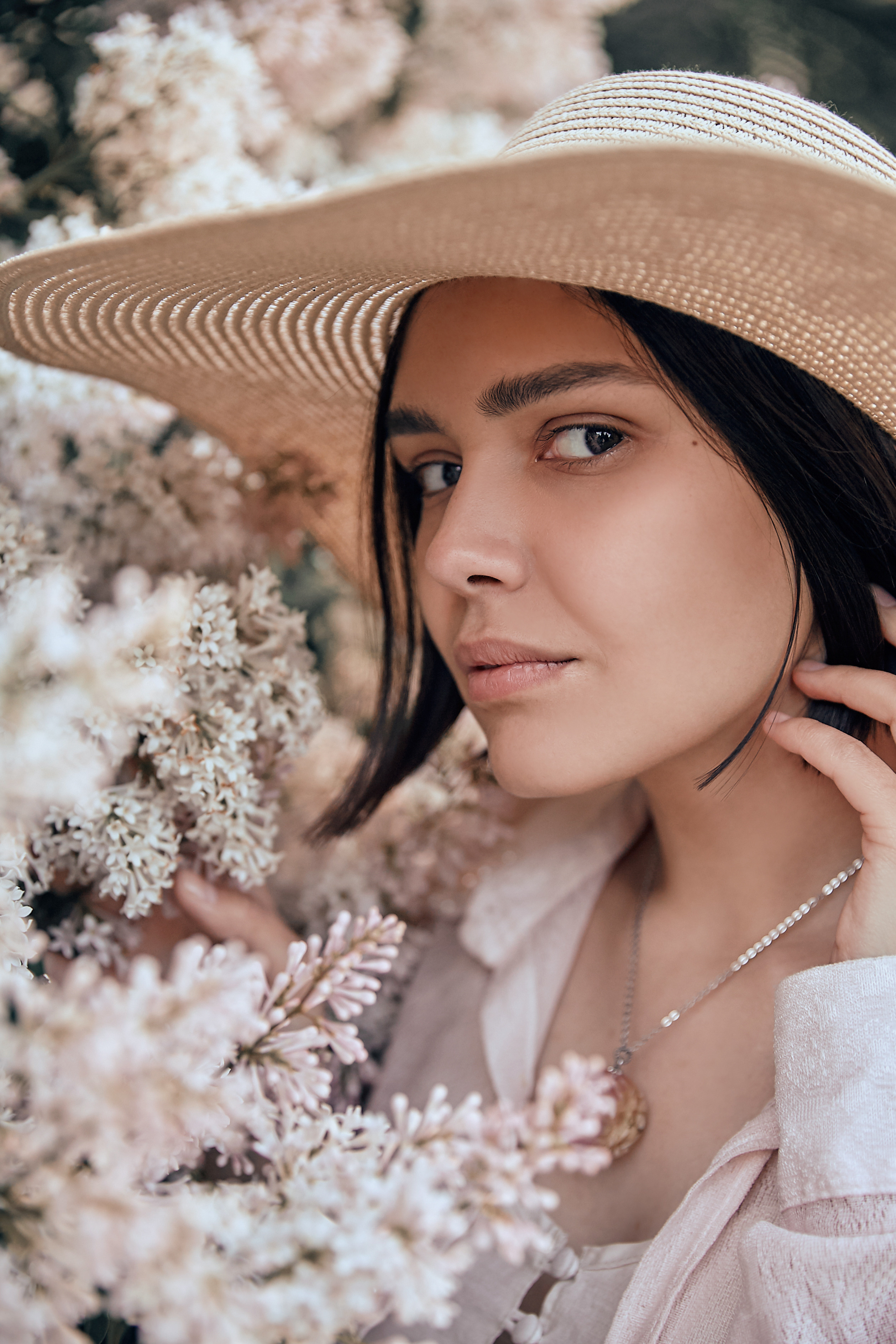 Летняя фото-прогулка в цветении белой сирени. Рекламный фотограф Санкт-Петербург Катерина Мишкель