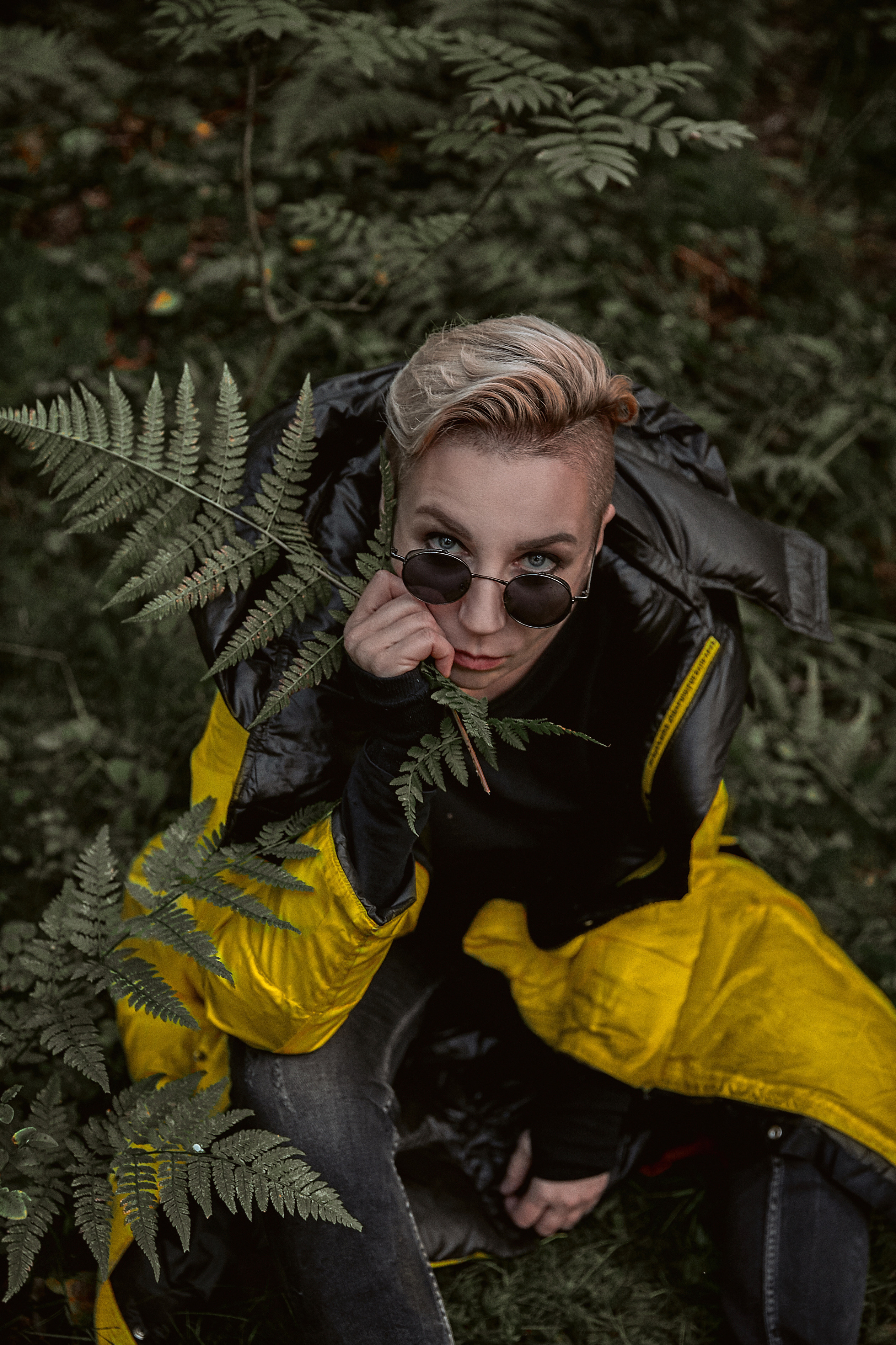 Выездная съемка в лесу в стиле сериала «Тьма». Рекламный фотограф Санкт-Петербург Катерина Мишкель