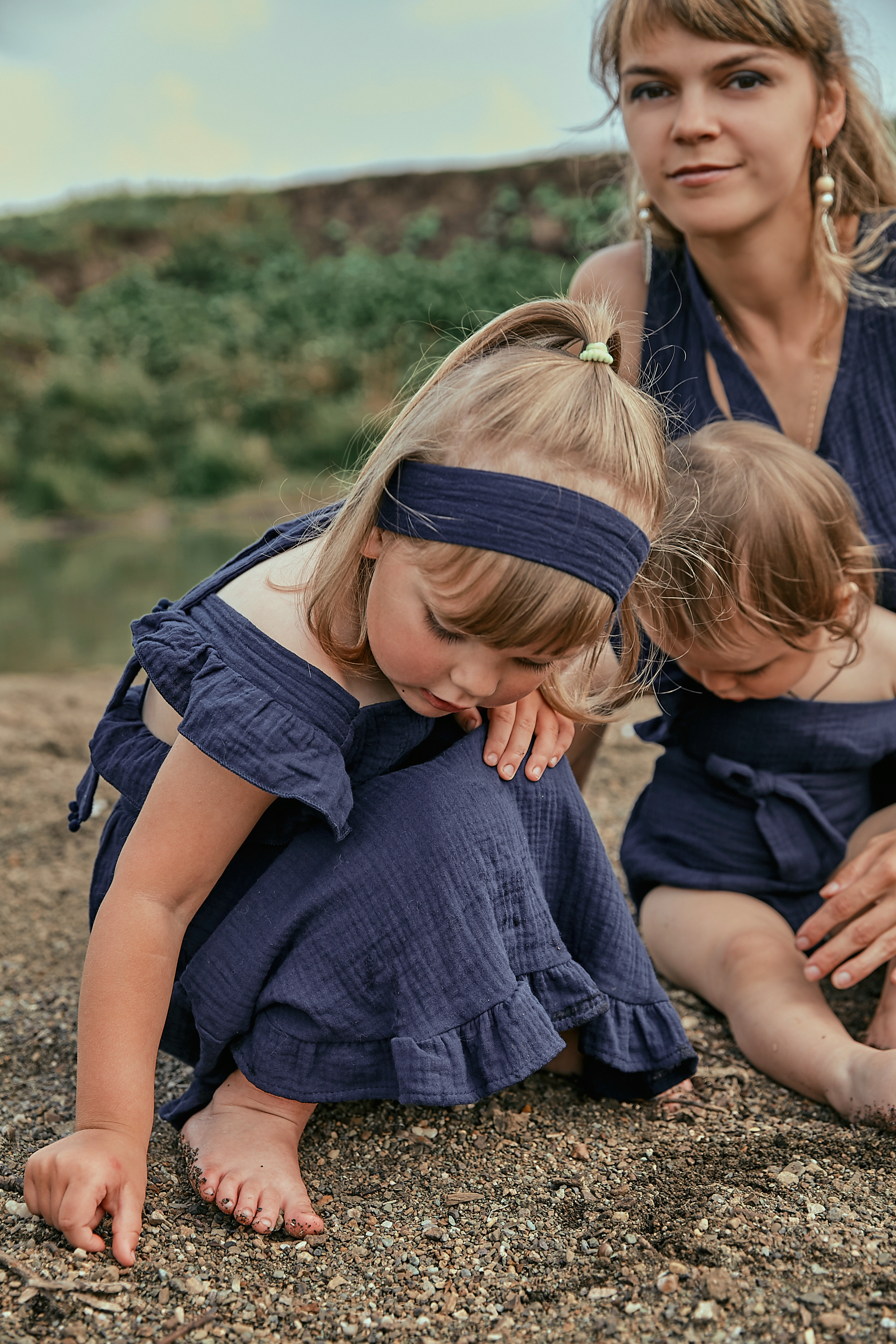 Летняя семейная фотосессия у пруда. Рекламный фотограф Санкт-Петербург Катерина Мишкель