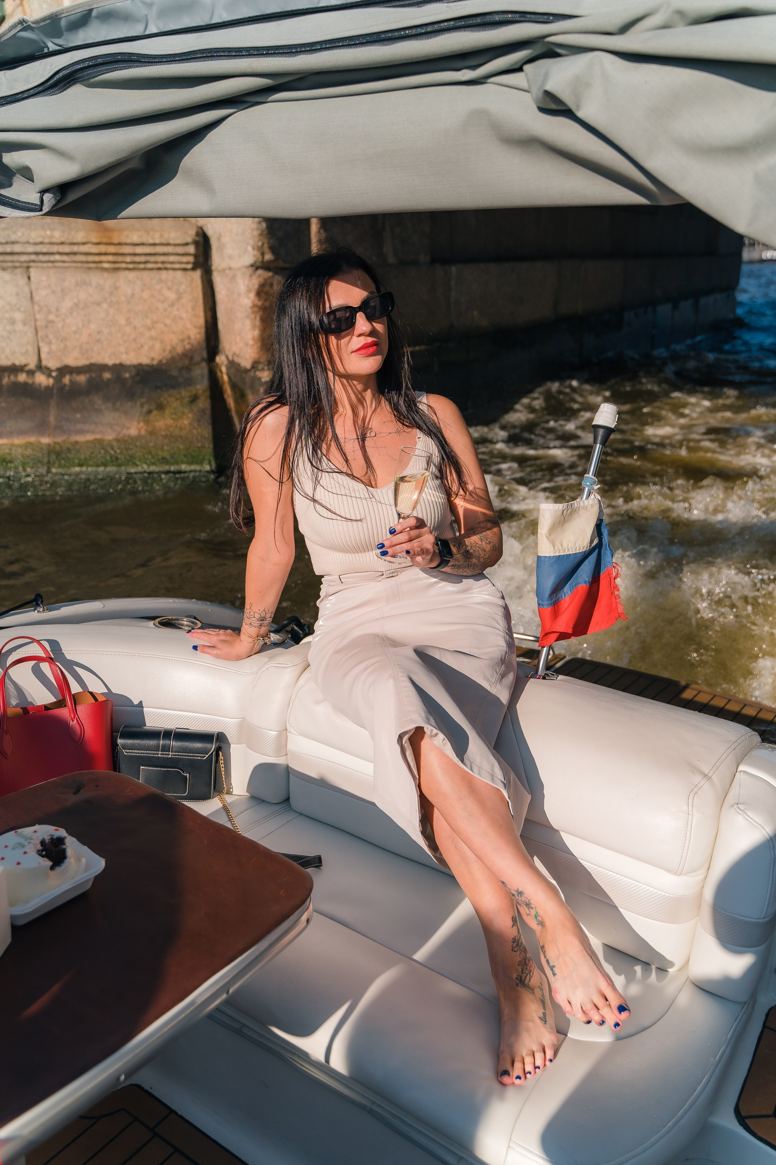 Фотосъемка девичника, встреча девушек, веселые женские портреты