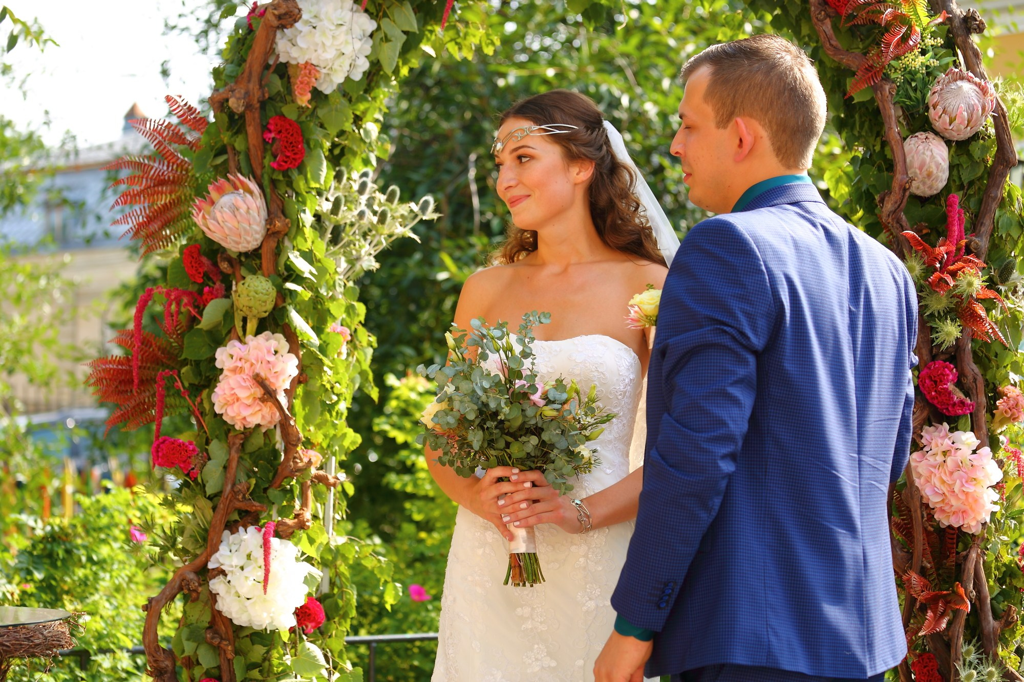 Выездная регистрация в красивом месте в Ярославле. Свадебный и репортажный фотограф в Ярославле и Санкт-Петербурге Роман Микрюков