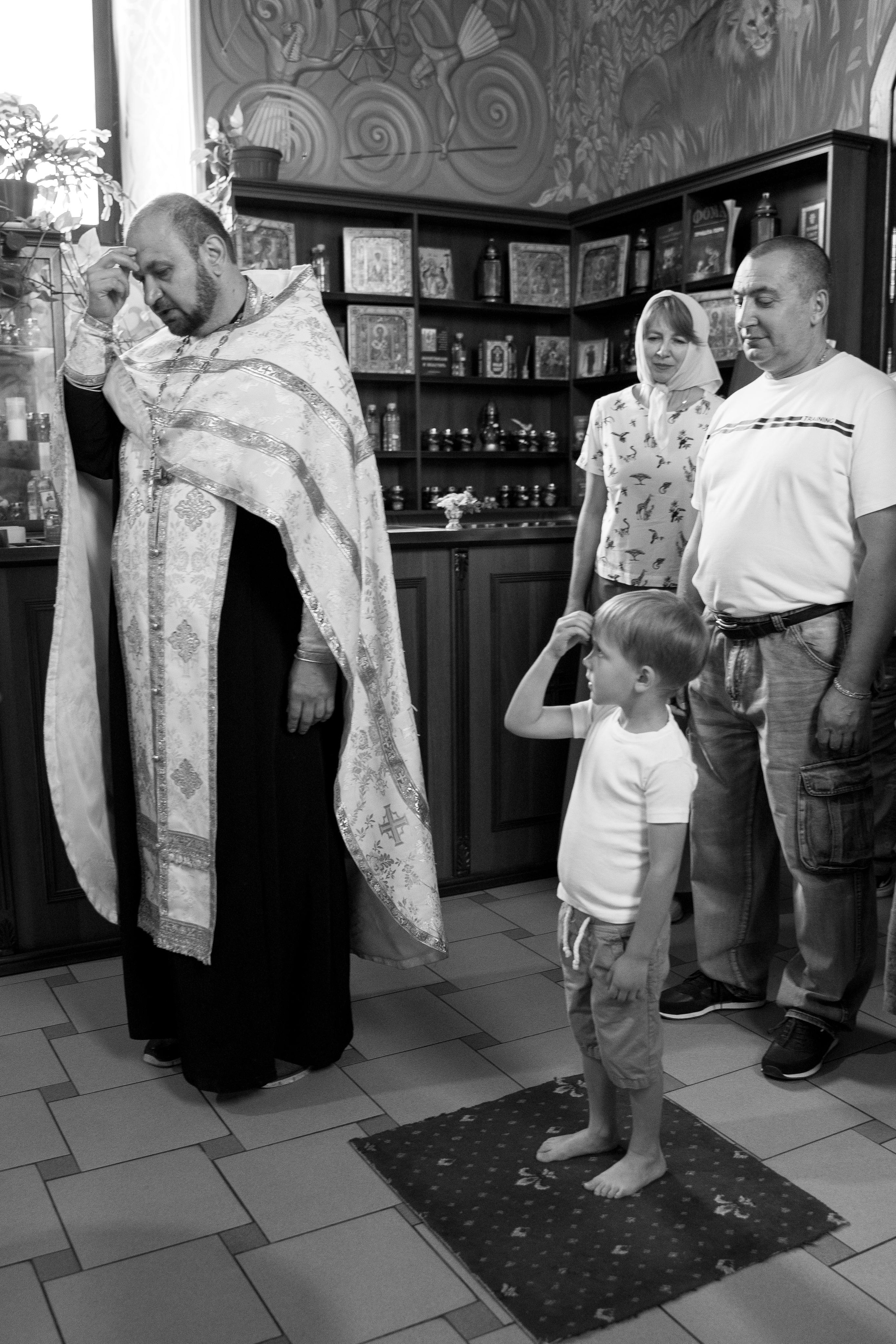 Таинство Крещения в Церкви Святого Пророка Ильи. Фотосъемка Крещения. Фотограф на Крещение. Таинство Крещения в Москве. Крещение в г. Видное, г. Домодедово.